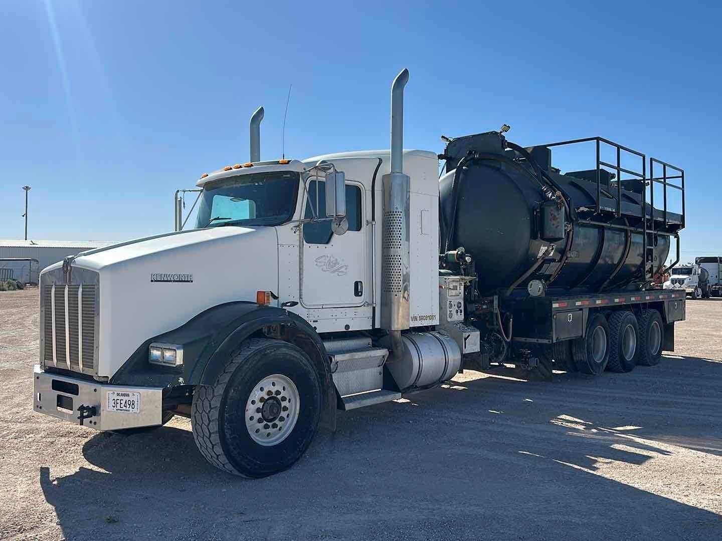 2005 KENWORTH T800B TRI AXLE BOBTAIL KILL TRUCK (A55745)