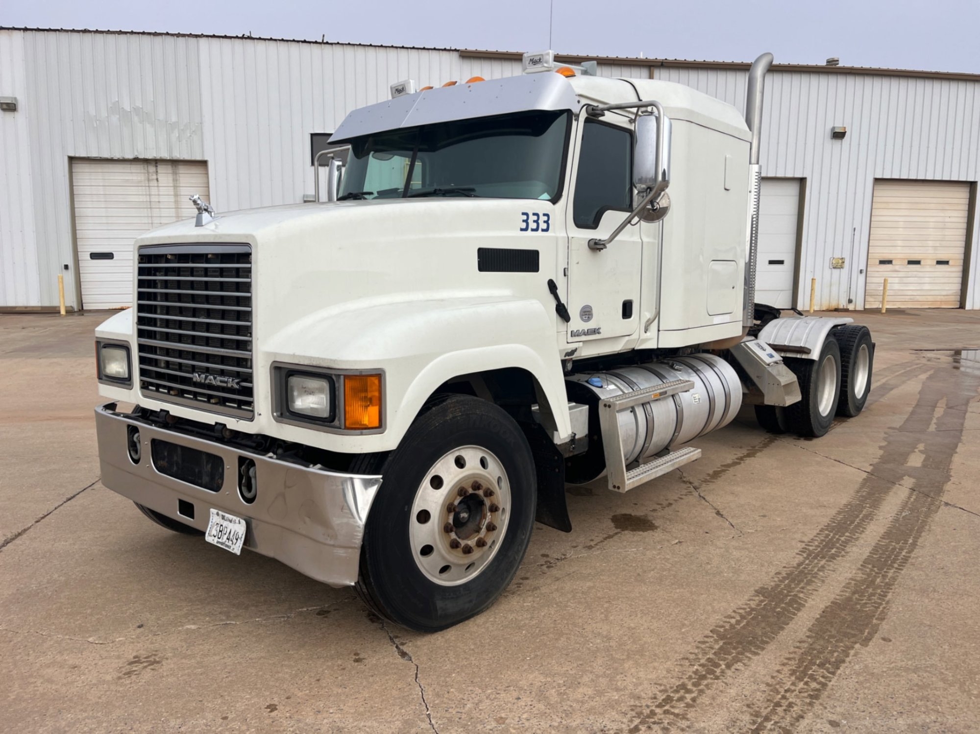 2017 MACK CHU613 MID ROOF SLEEPER (A58214)