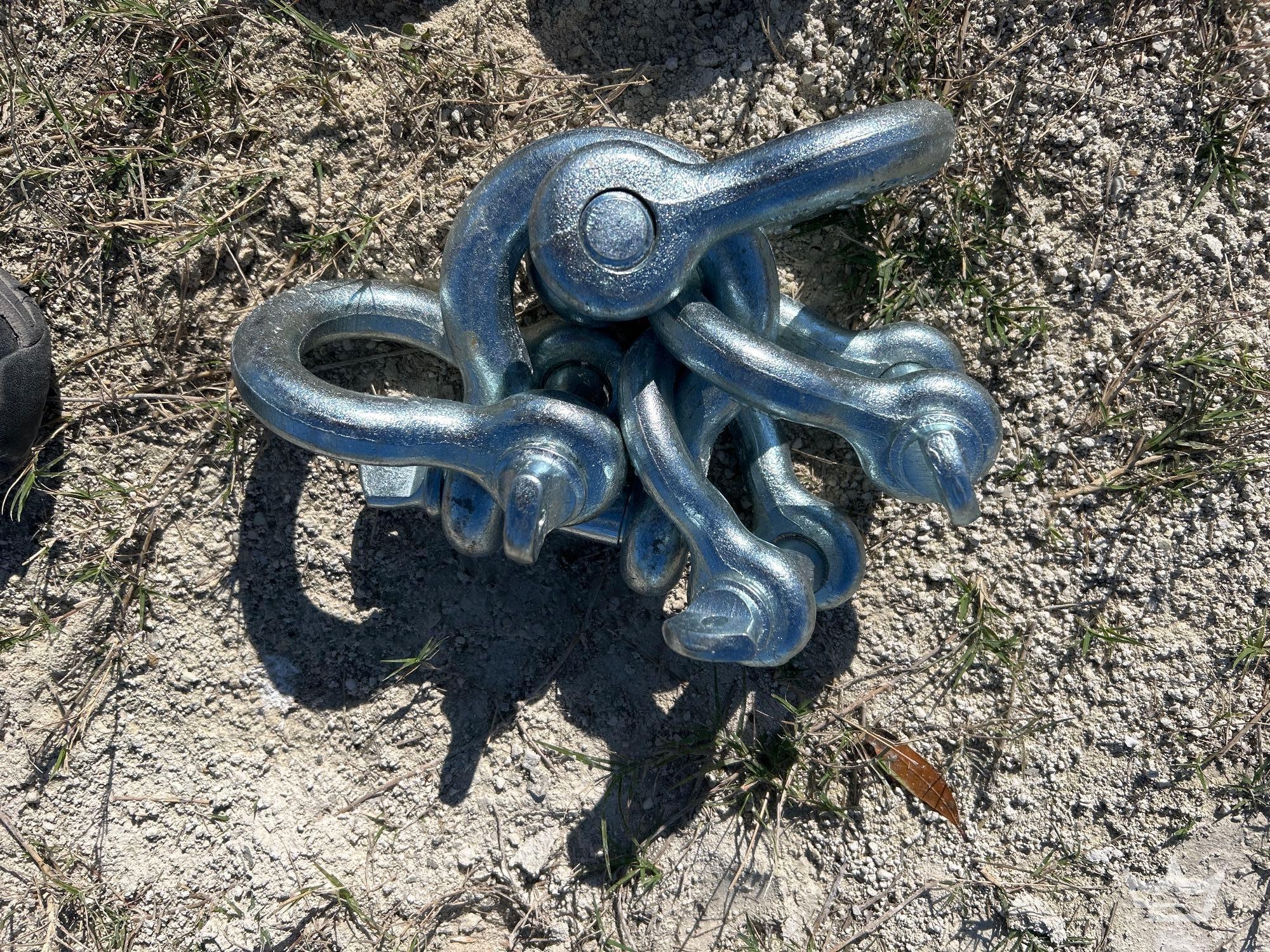 Heavy Duty D-Ring Shackles (A55852)