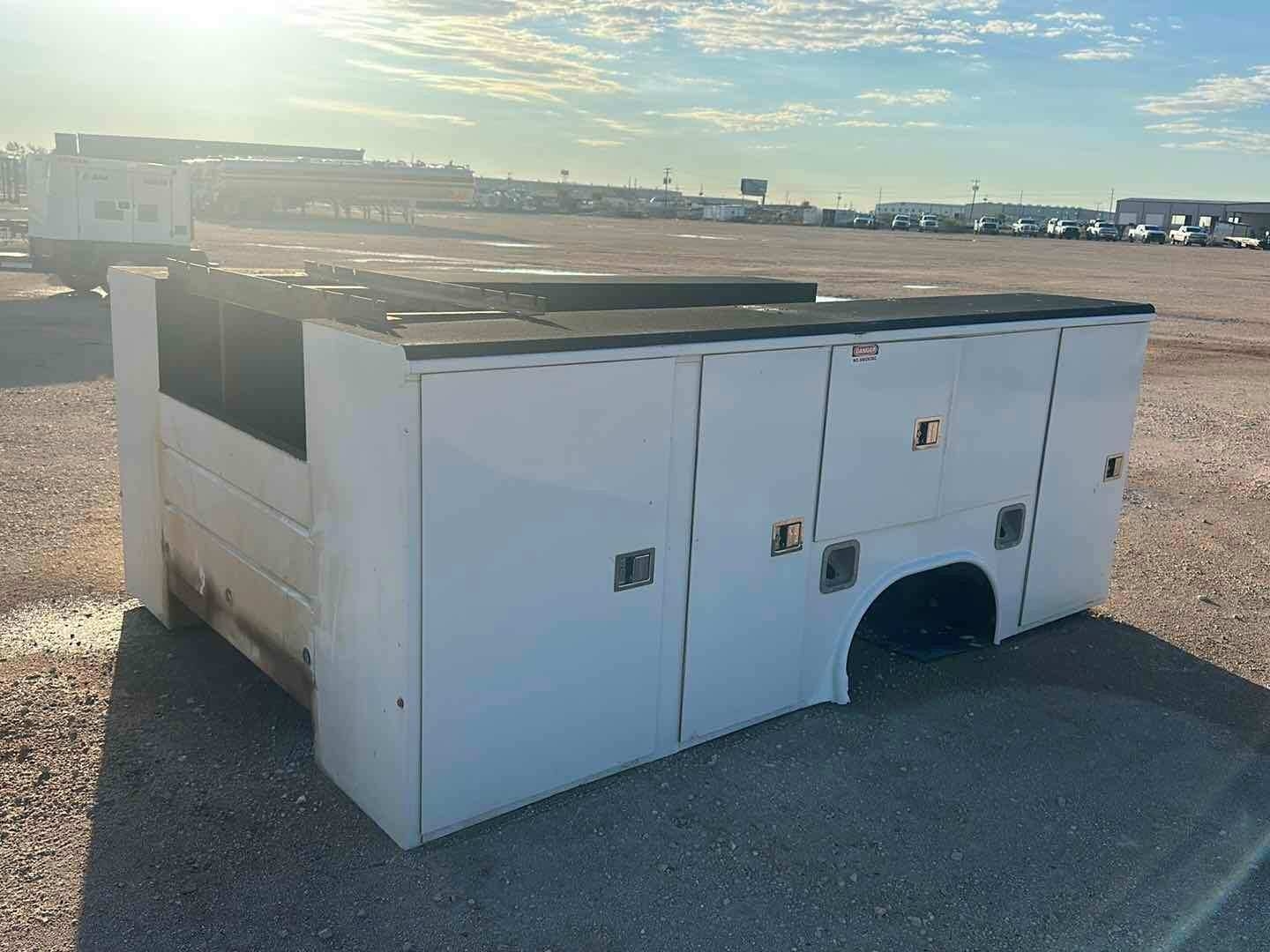 11 SERVICE BODY BED (A53843)