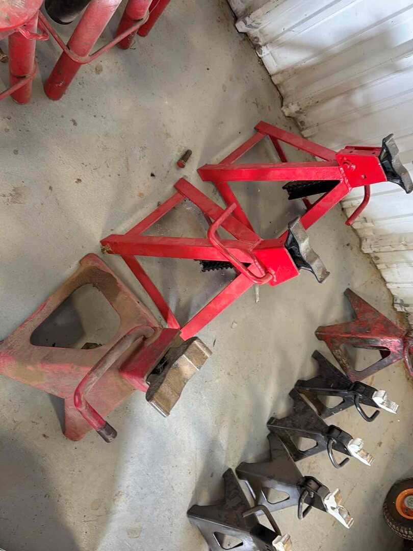 3 - JACK STANDS (A55745)