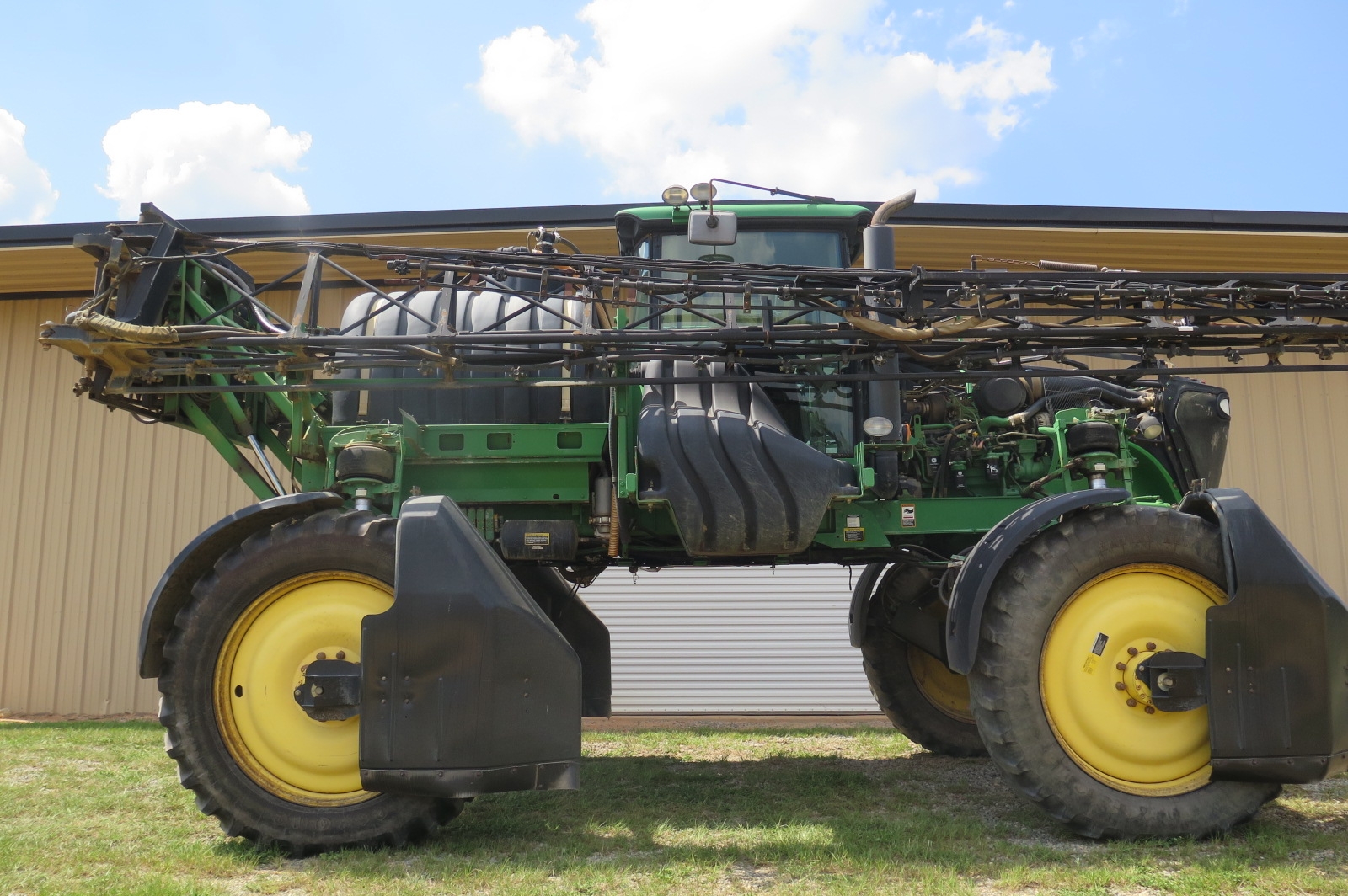 JOHN DEERE 4730 LOT NUMBER 230 (A53084)