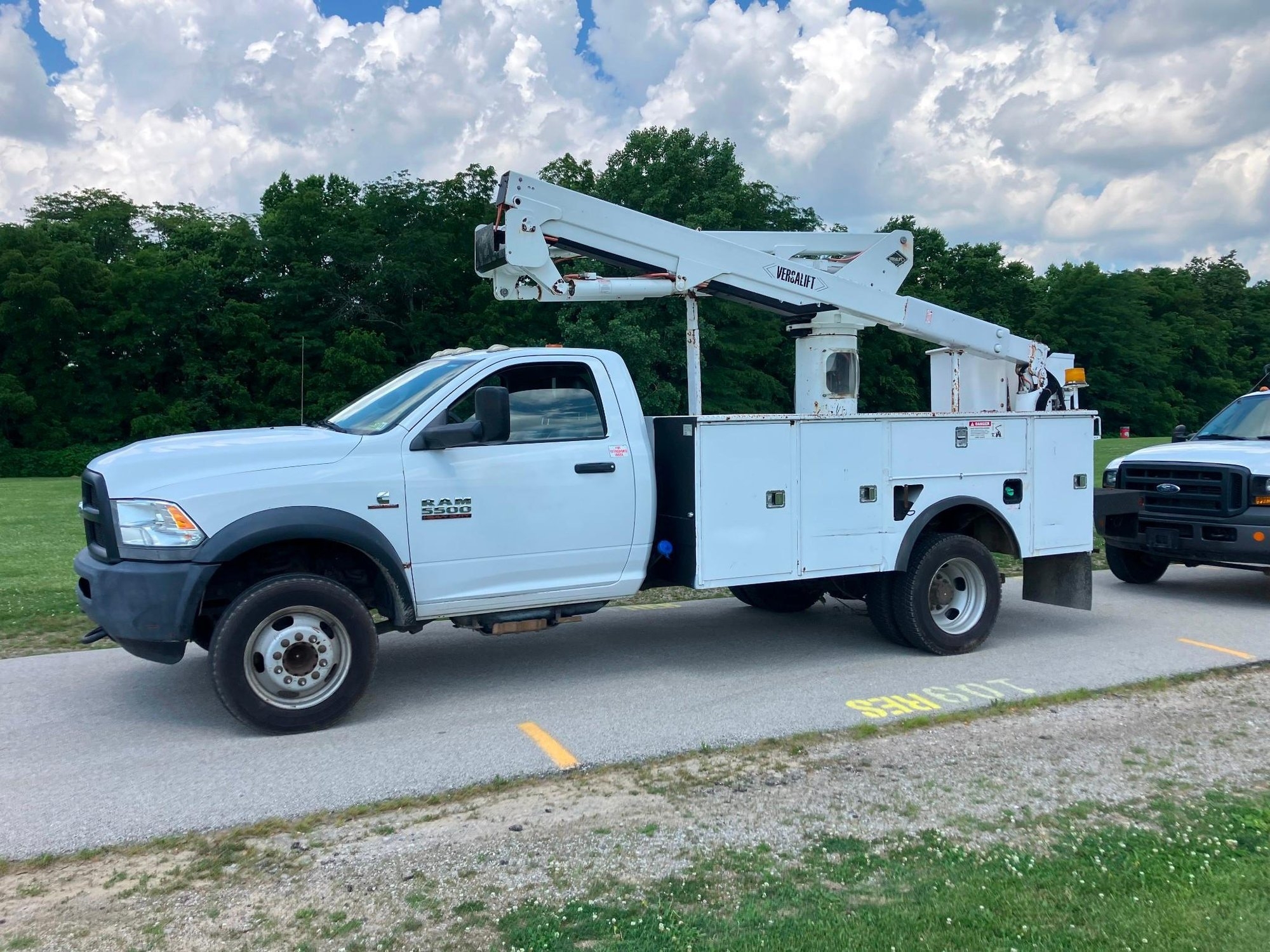 2014 Dodge 5500 4X4 Bucket Truck (A55302)