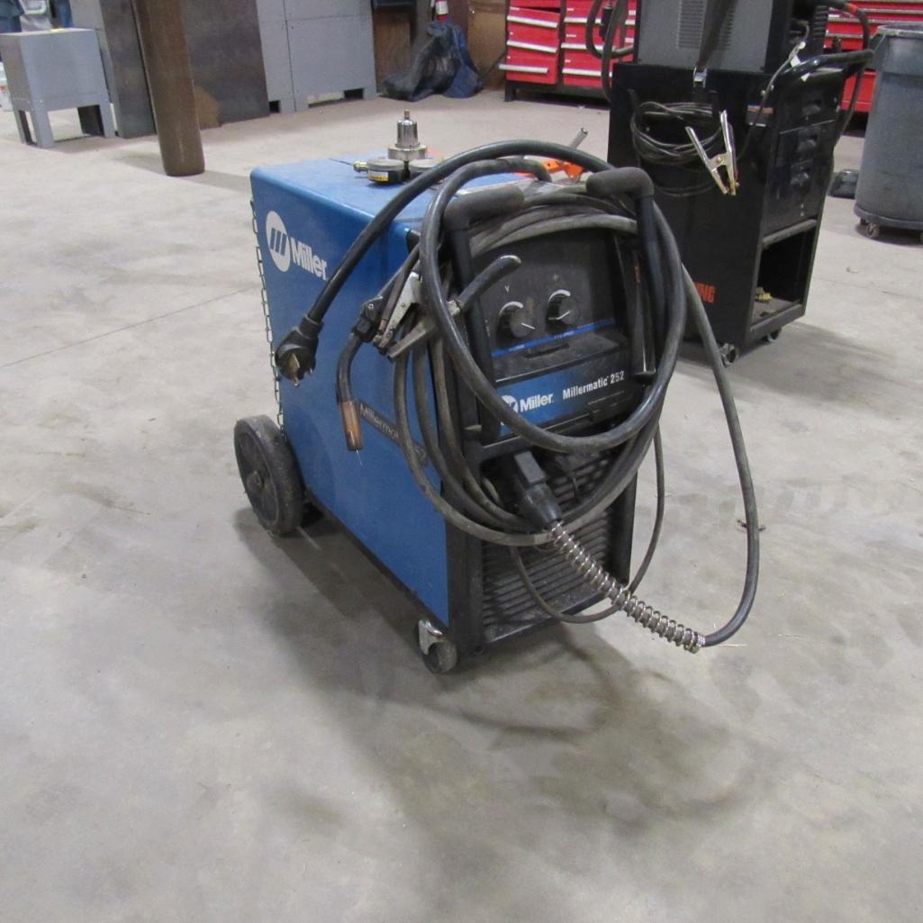 Miller Millermatic 25 Welder, SKU# 907321, S/N MJ260223N, Rated Output-Amperage 200 (A59076)