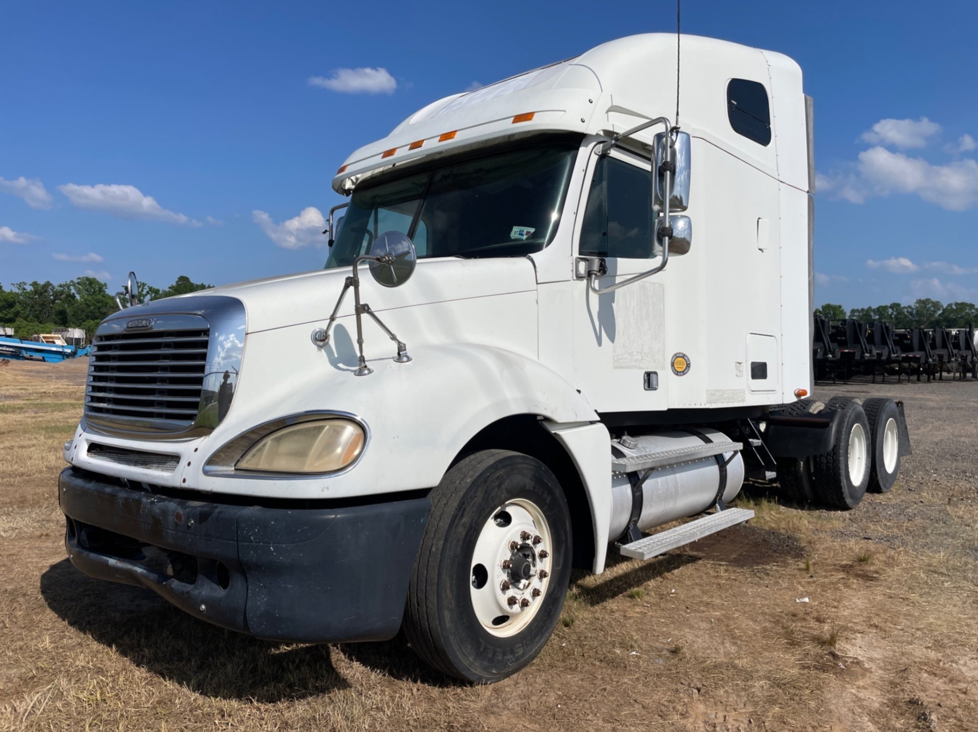 2004 FREIGHTLINER COLUMBIA (INOPERABLE) (A47001)