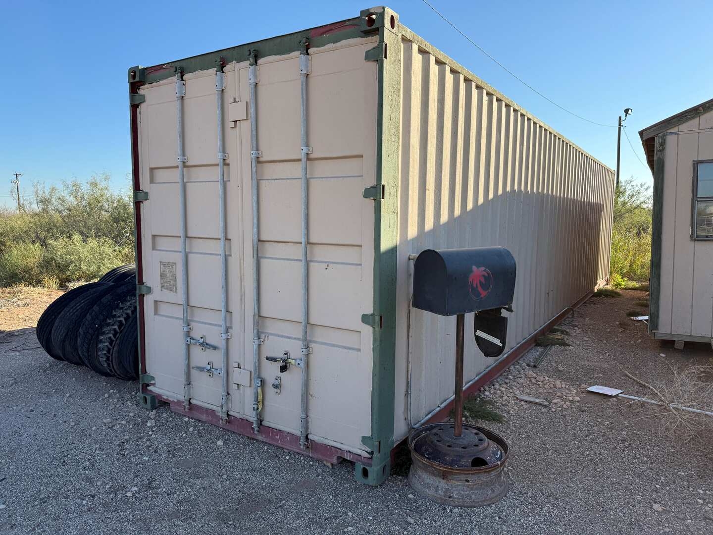 40 CONTAINER W/ CONTENTS (A55745)