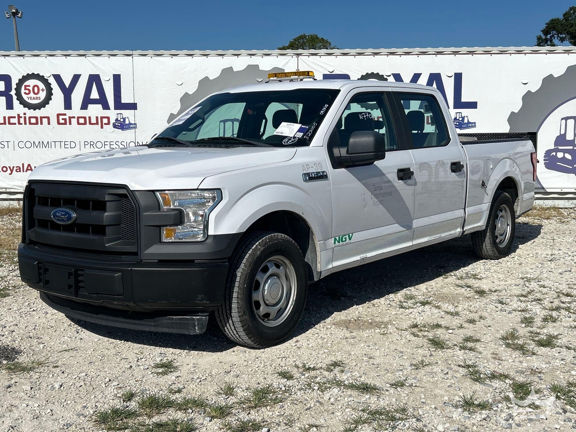 2017 Ford F-150 Crew Cab Pickup Truck with Liftgate (A55852)