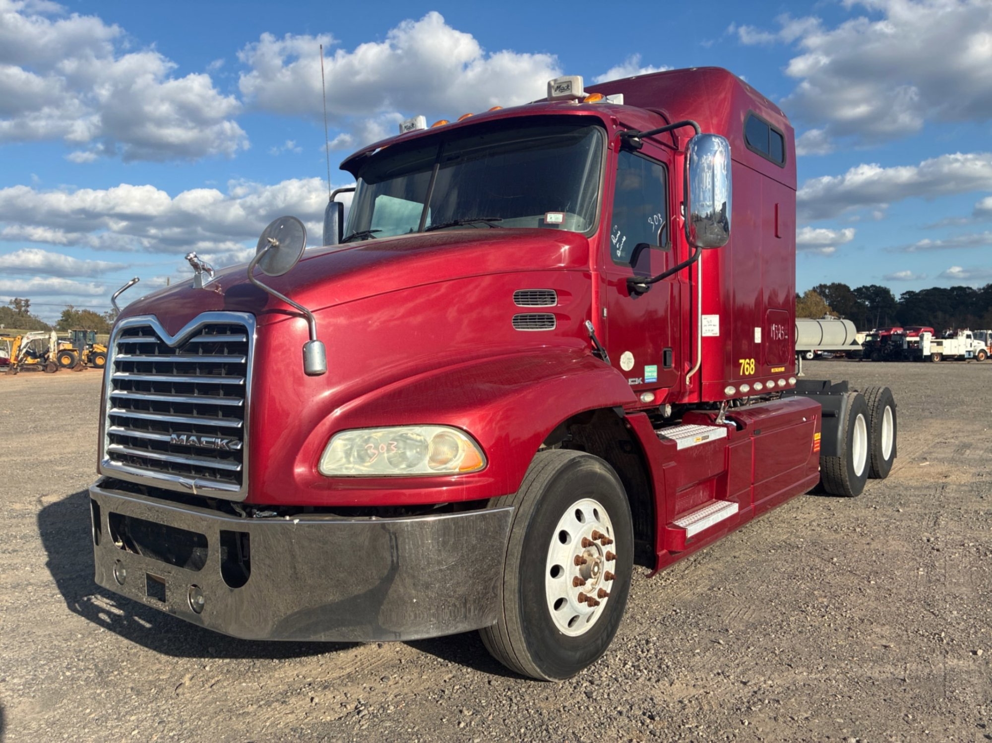 2016 MACK CXU613 MID-ROOF SLEEPER (A58214)