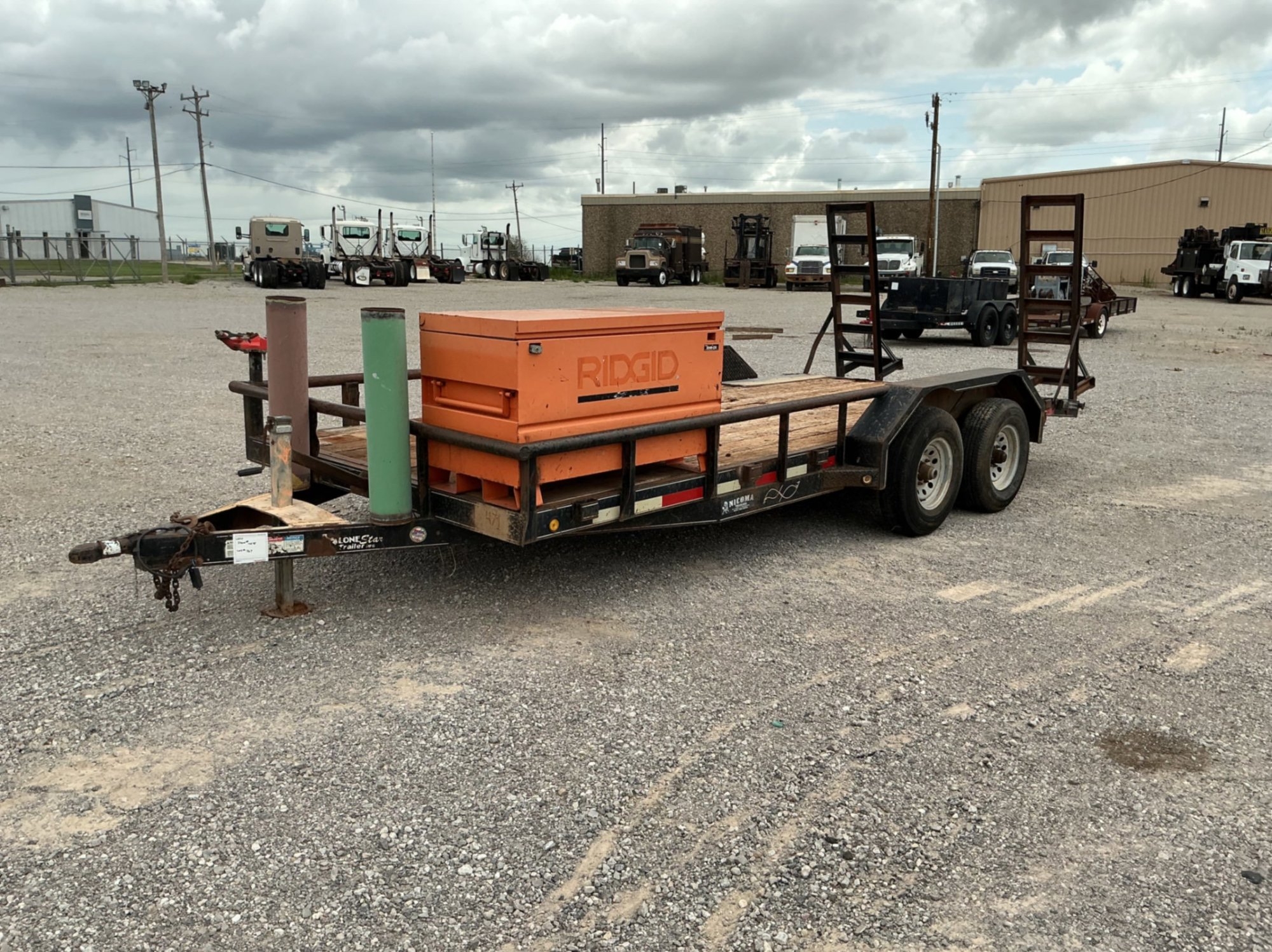 2013 LONE STAR TRAILER MFG. (A50854)