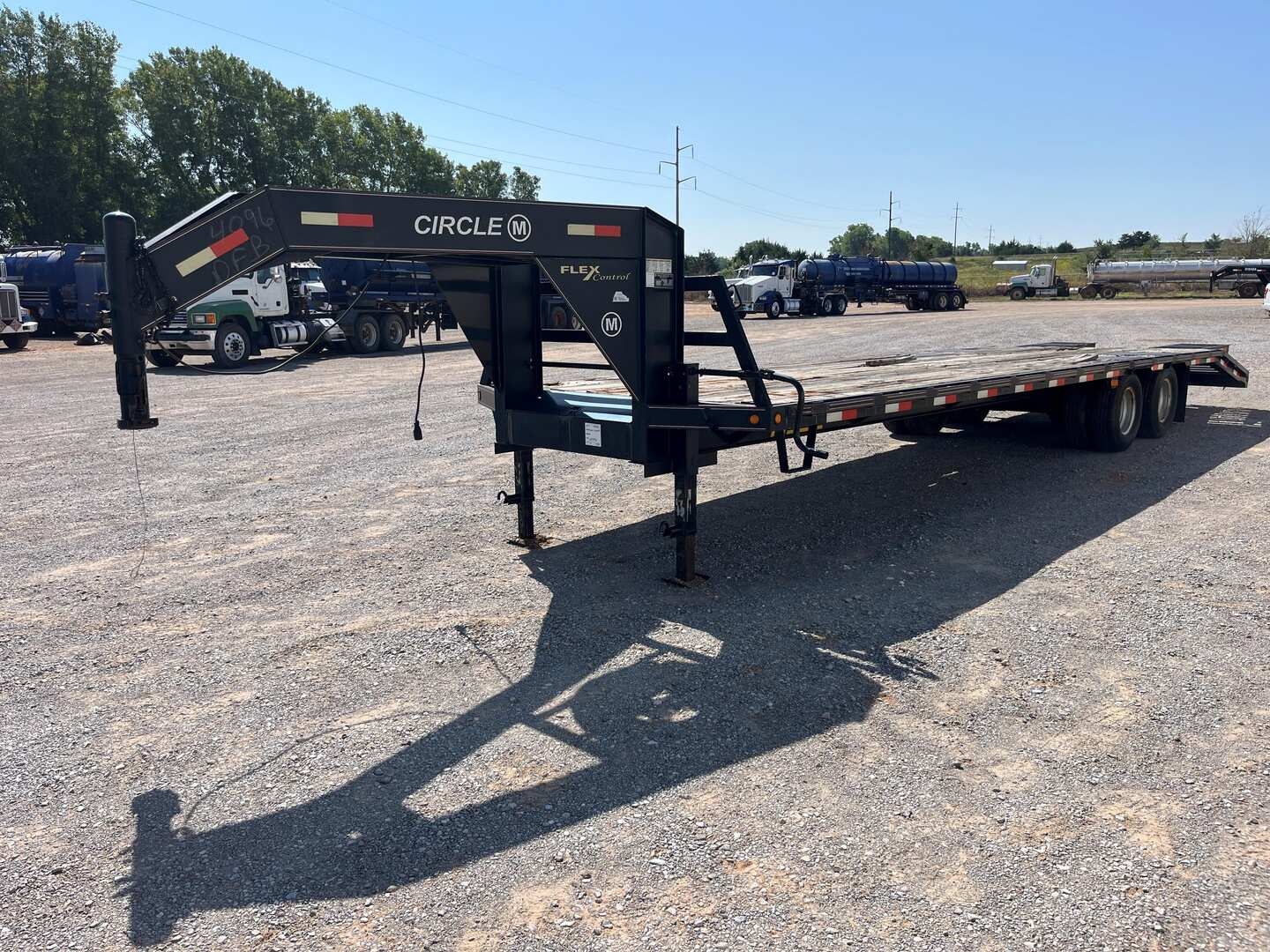 2011 CIRCLE M 32 FOOT GOOSENECK (A53843)
