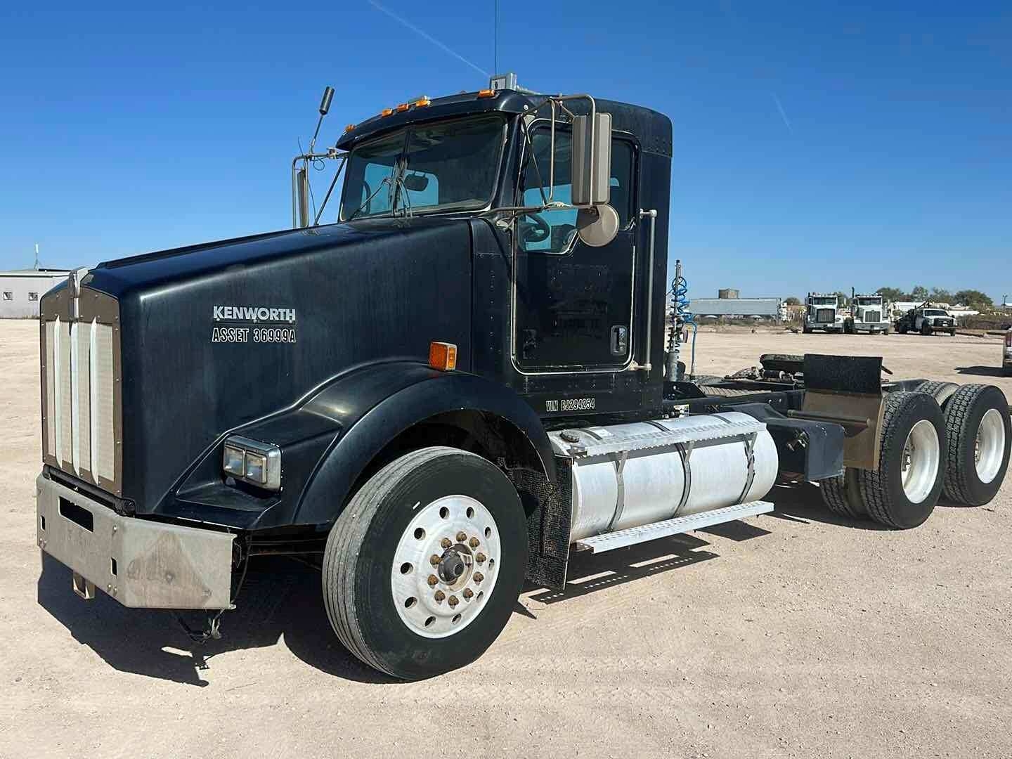 2011 KENWORTH T800 (A55745)