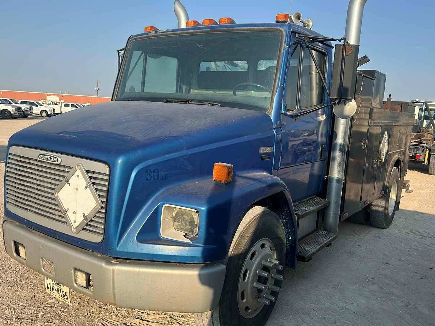 2002 FREIGHTLINER FL60 SERVICE TRUCK (A52472)