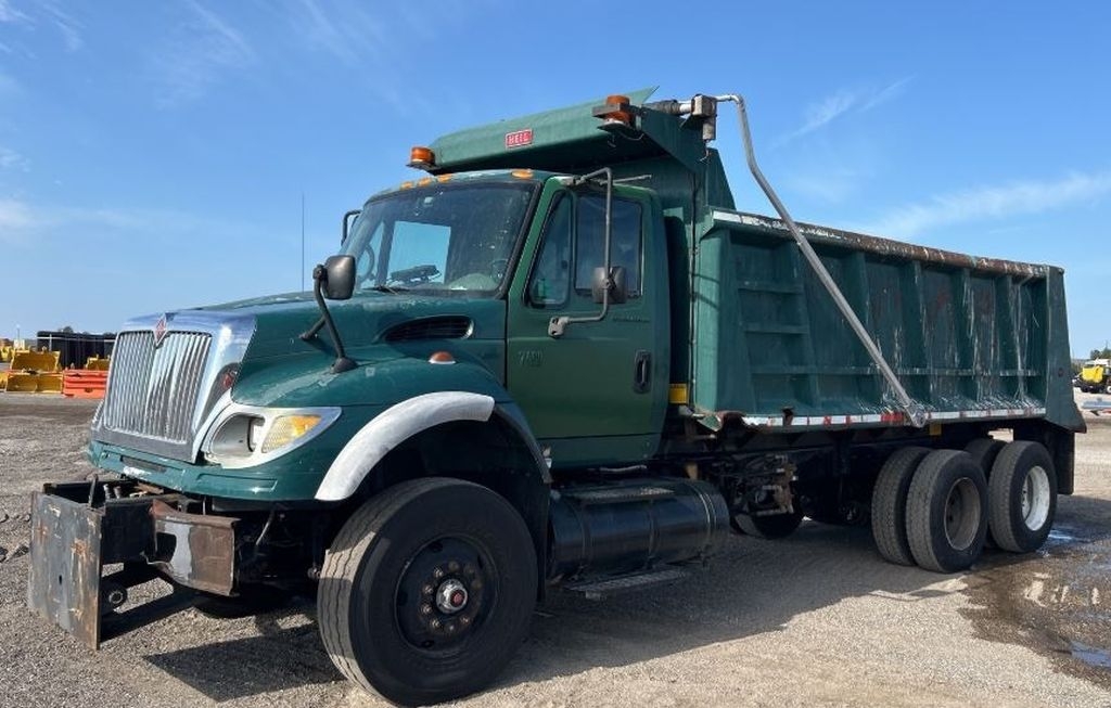 2005 IH 7600 t/a Dump Truck (A52384)