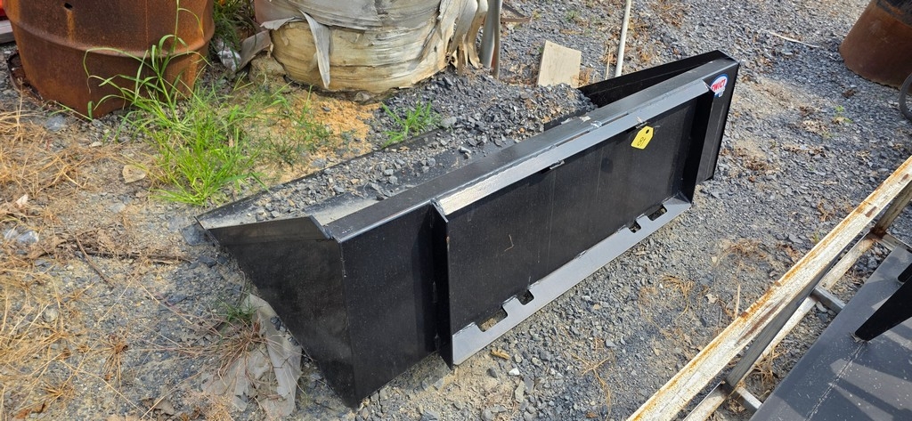 New Swict 66" Skidloader Bucket (A50774)