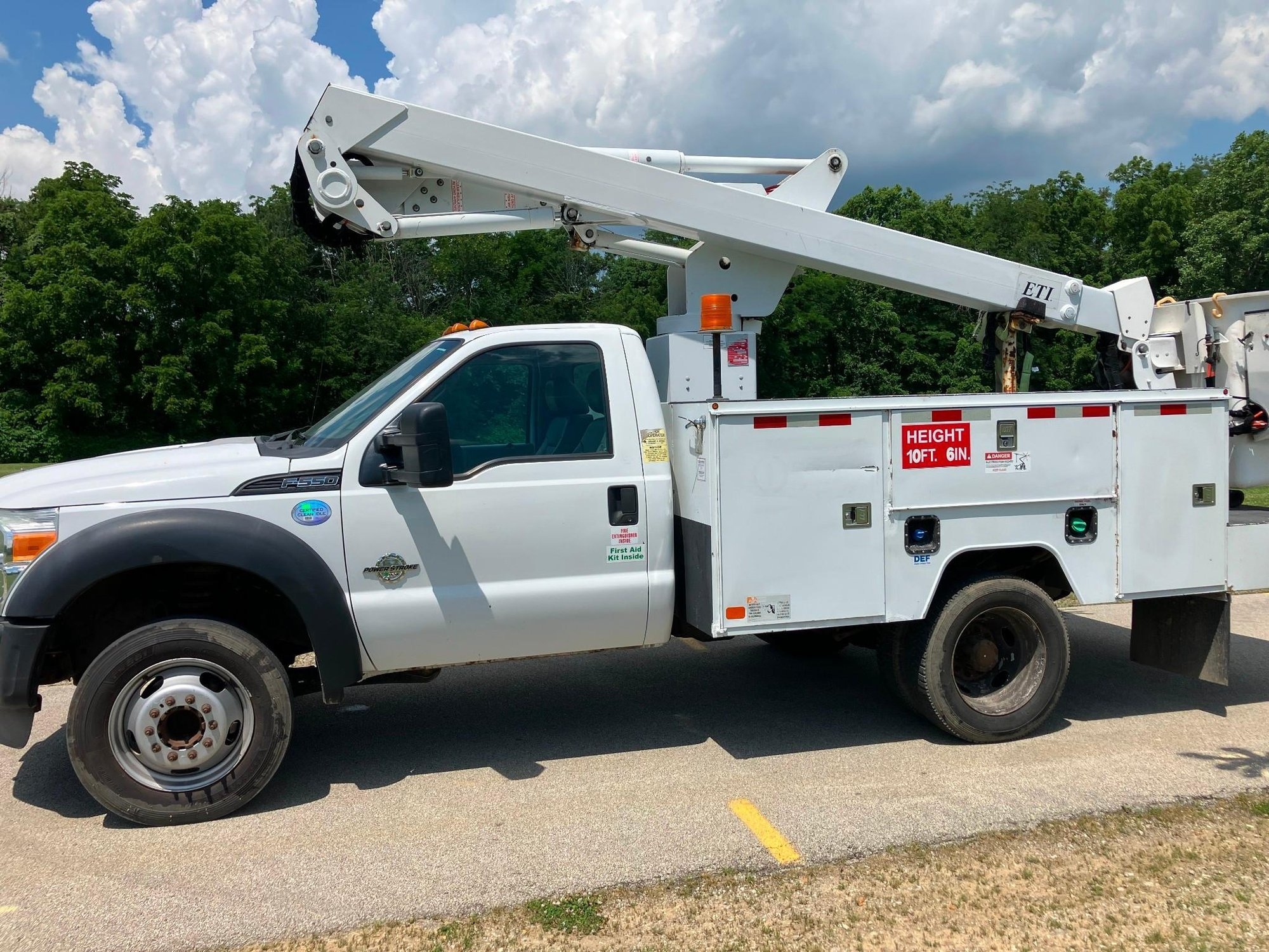 2013 F-550 Bucket Truck (A55302)