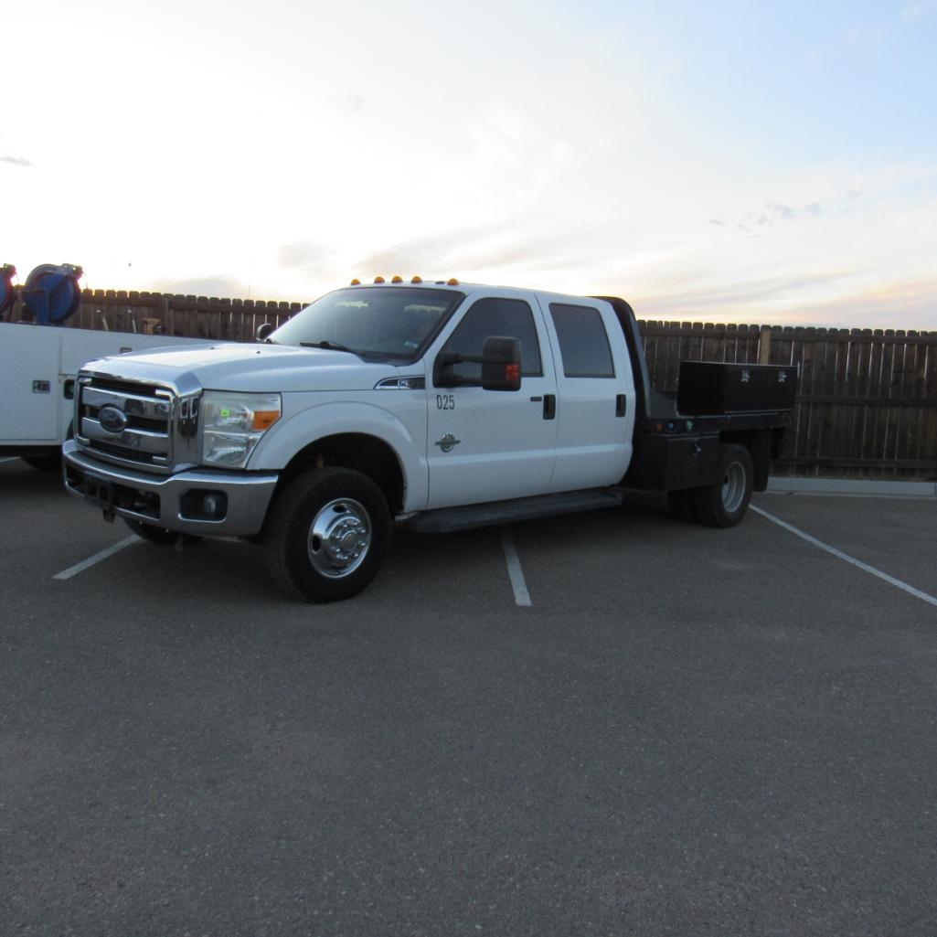 2016 Ford F-350 Super Duty Pickup Truck, VIN: 1FT8W3DT1GFB84319, Crew Cab, 4x4, Steel Flatbed (A59076)
