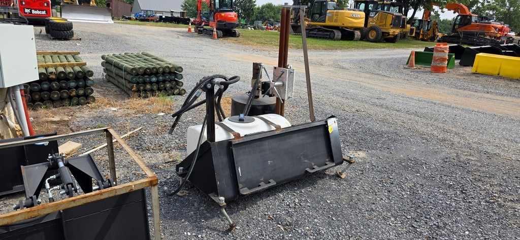 Skidloader Bucket W/Hydraulic Attachment (A50774)
