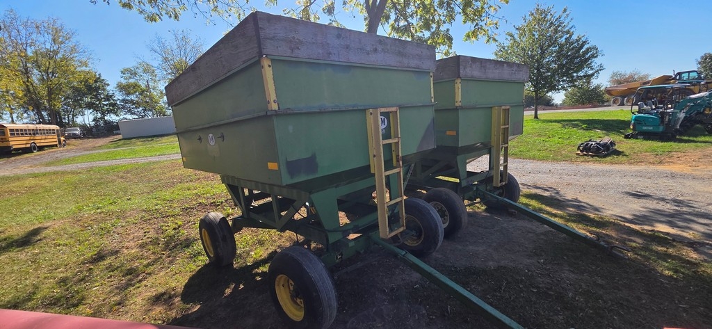 J&M 250-7 Gravity Wagon (A50775)