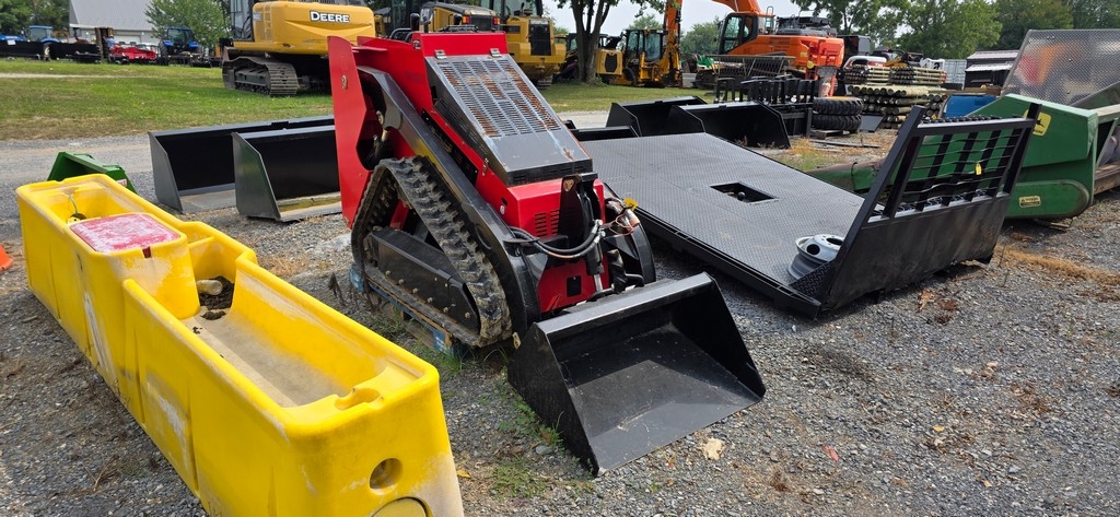 New Valley Pioneer SCL850 Mini Skidloader (A50774)