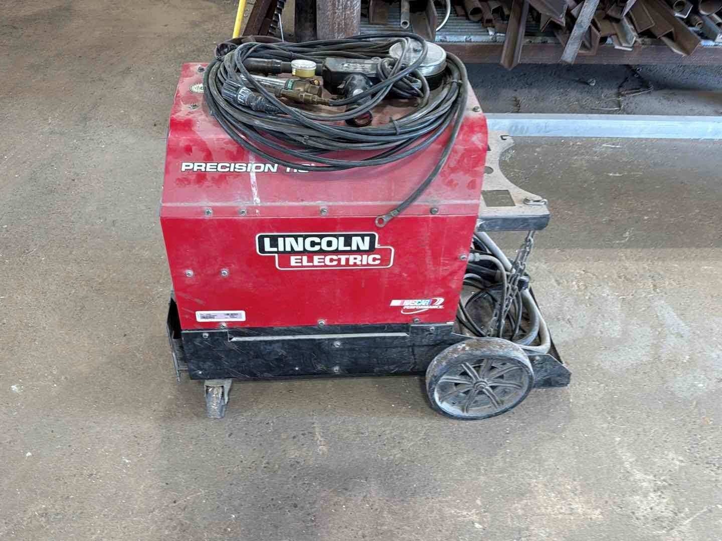 LINCOLN ELECTRIC WELDER (A47001)