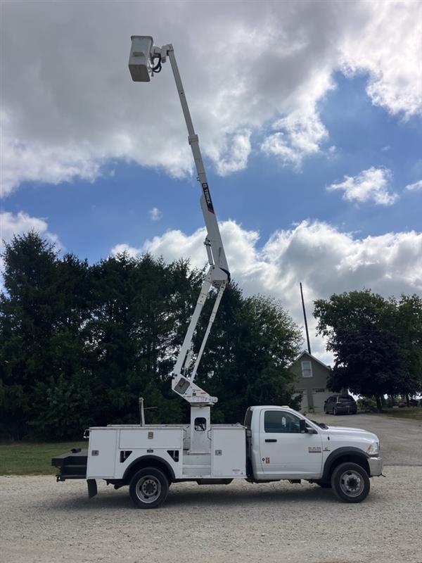 2016 RAM 5500 Bucket Truck - Cummins Diesel - Auto Trans - 4X4 - Terex LT40 Boom (A56435)