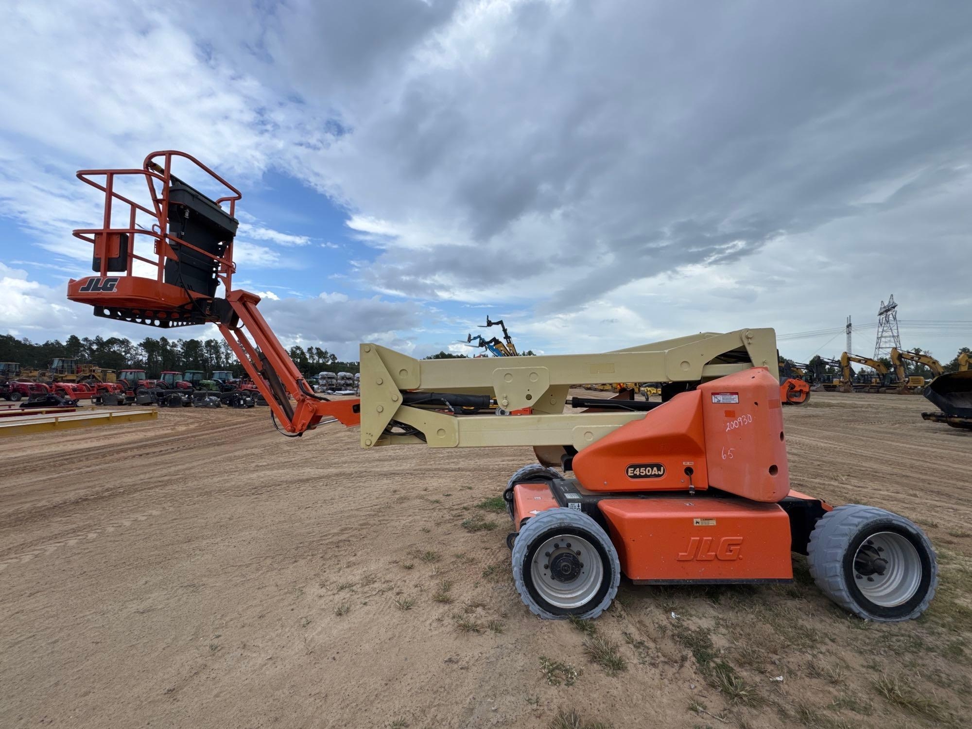 2010 JLG E450AJ TELESCOPIC/SCISSORING MANLIFT (A52705)