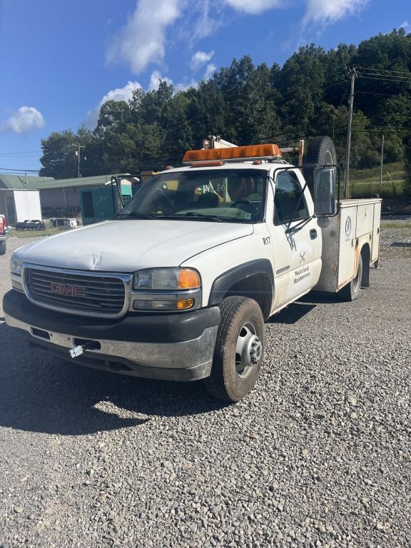 City of Buckhannon - 2000 GMC 3500 Service Truck (A52384)