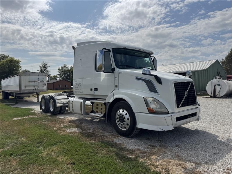 2015 Volvo VNL 64T (A55302)