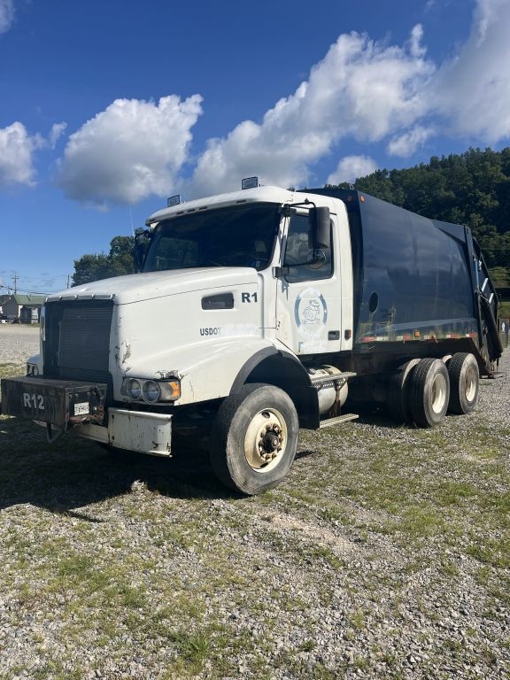 City of Buckhannon - 2005 Volvo Garbage Truck (A52384)