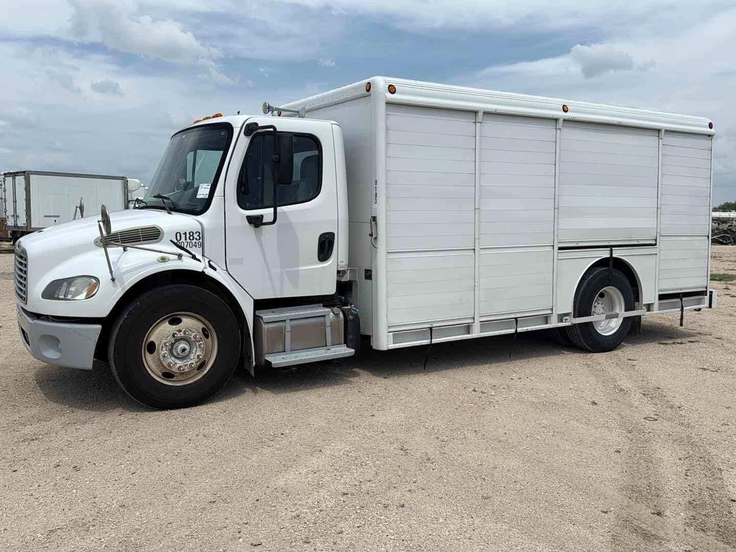 2014 FREIGHTLINER M2 (A48992)
