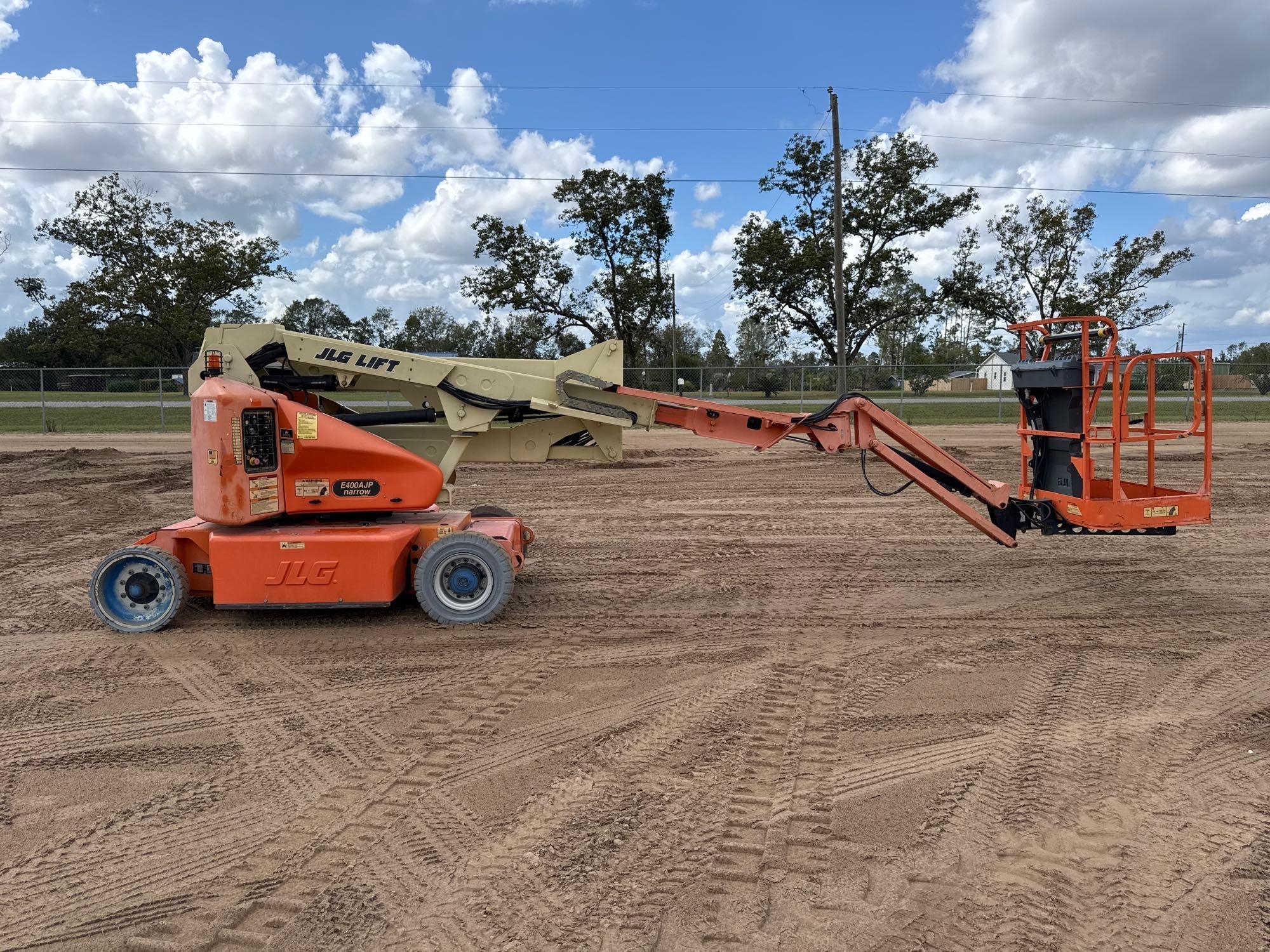 2007 JLG E400AJP TELESCOPIC/SCISSORING BOOM LIFT (A52709)