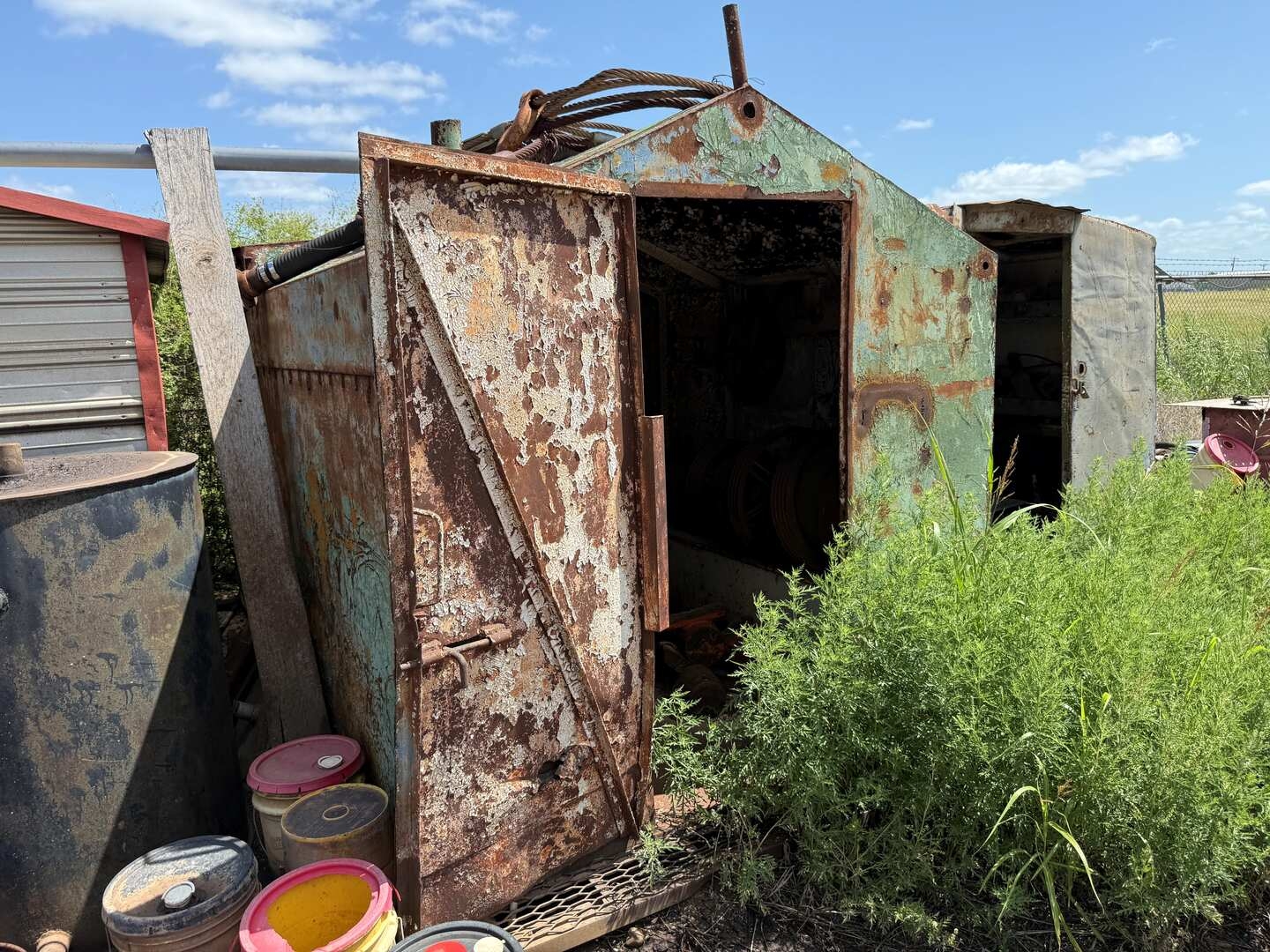 SHED W/CONTENTS (A48992)