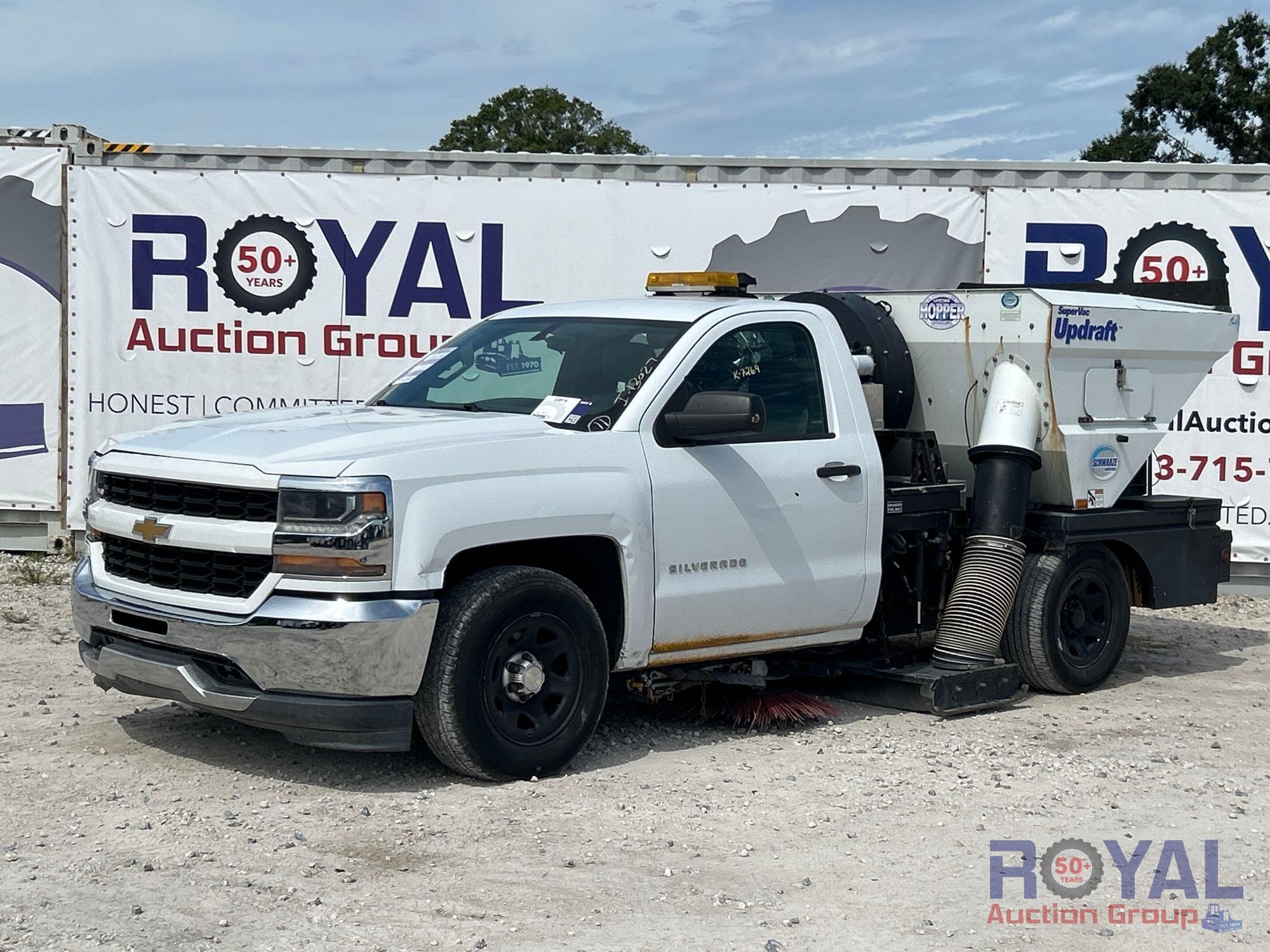 2017 Chevrolet Silverado Schwarze SuperVac Updraft Sweeper Truck (A51692)