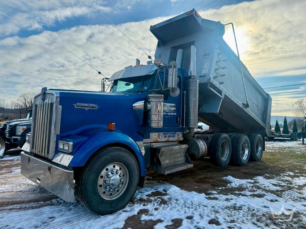2006 Kenworth W900L 17.6yd Heritage Tri Axle Dump Truck (A56858)