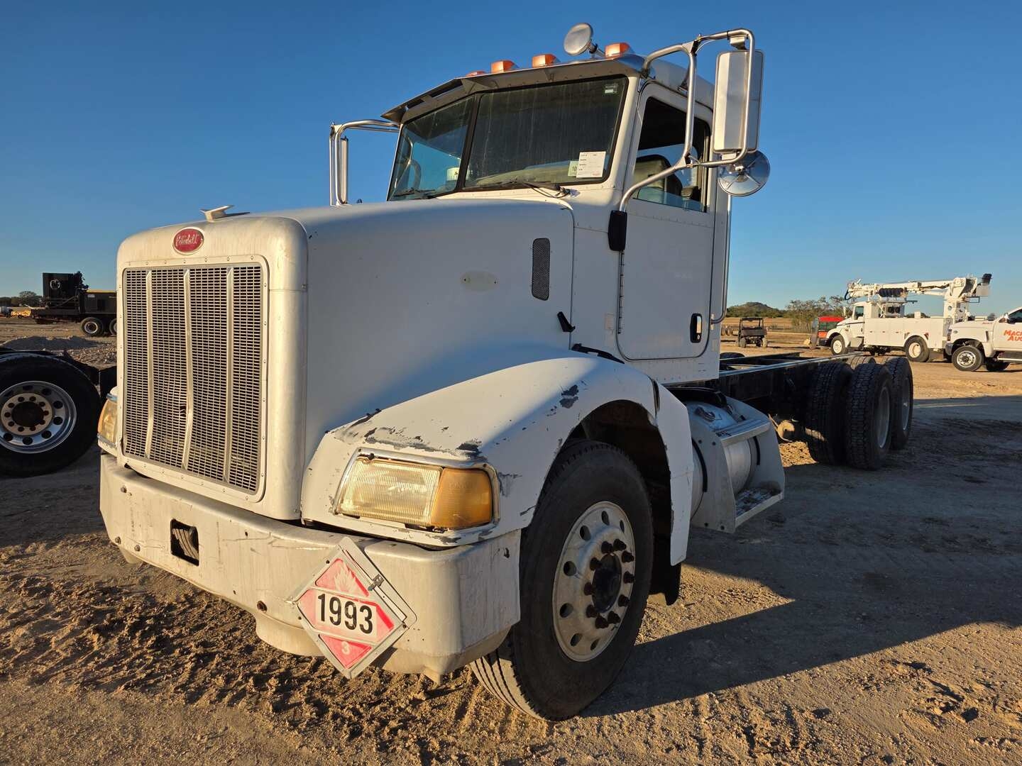 2007 PETERBILT 385 CAB AND CHASSIS (A58214)