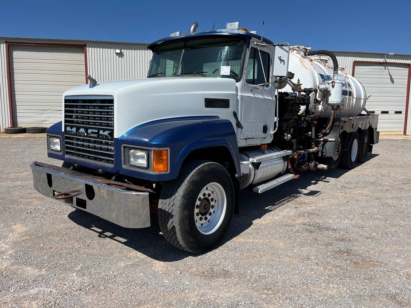 2001 MACK CH613 KILL TRUCK BOBTAIL (A53843)