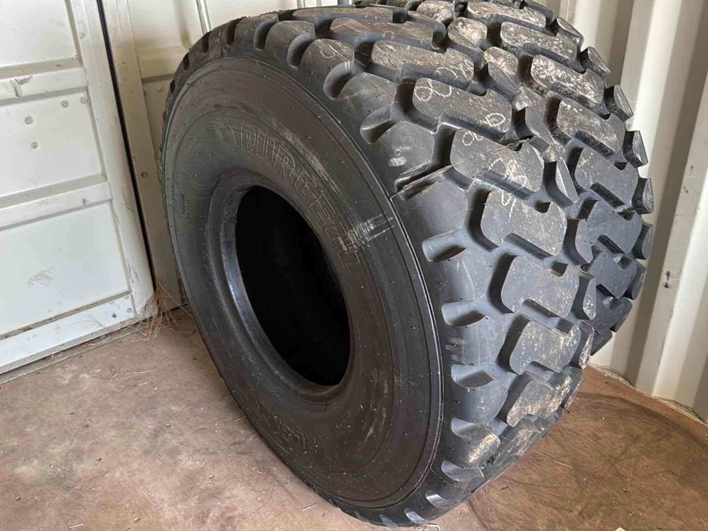 PURCELL 20.5R25 TIRES (A47001)