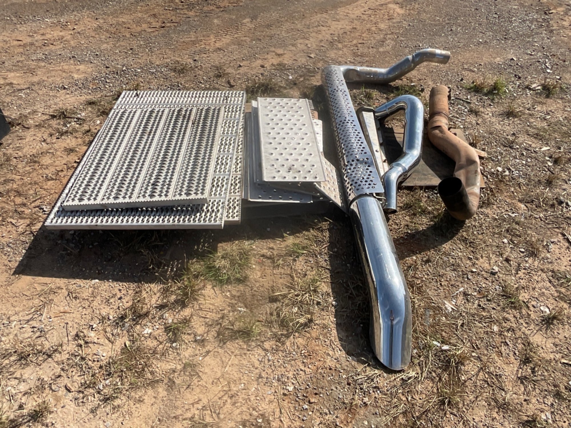 PALLET OF MISC. TRUCK PARTS (A53843)