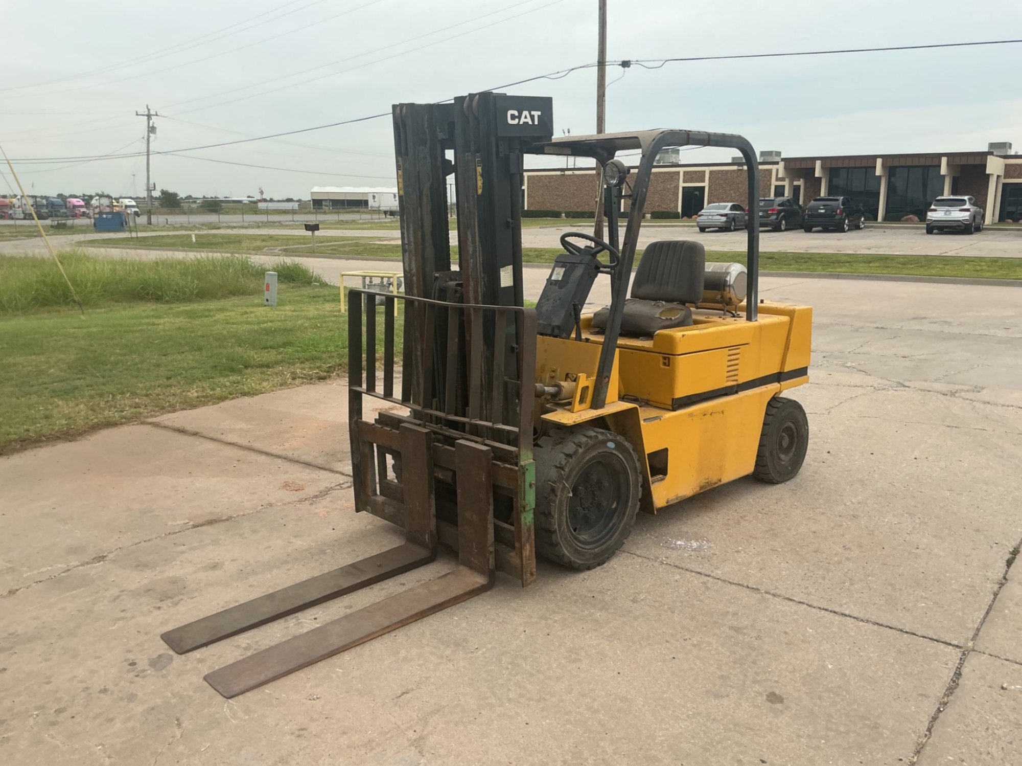 CATERPILLAR VC60DSA SHOP FORKLIFT (A52472)