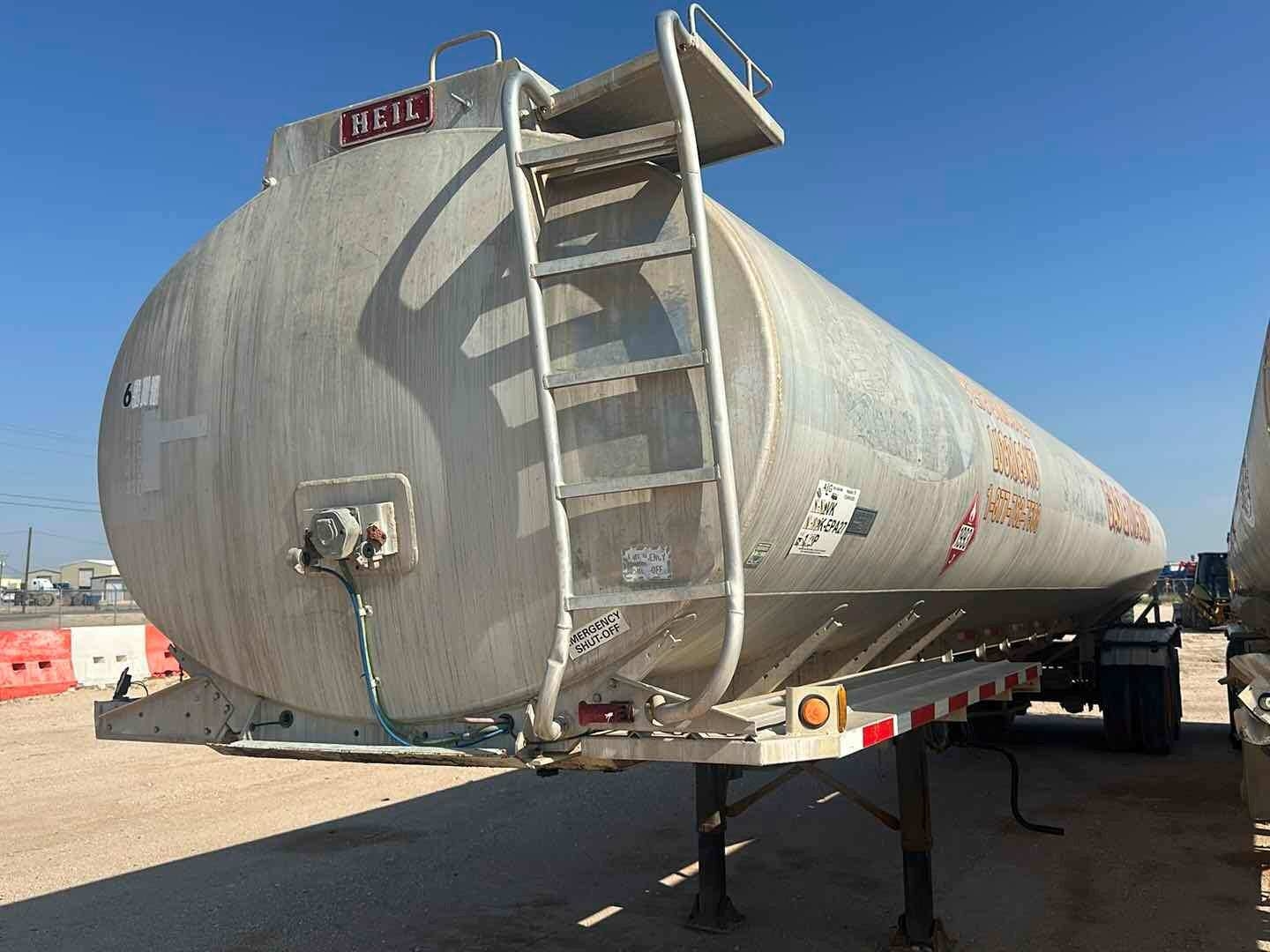 1997 HEIL TRAILER INTERNATIONAL FUEL TRANSPORT TRAILER (A52472)