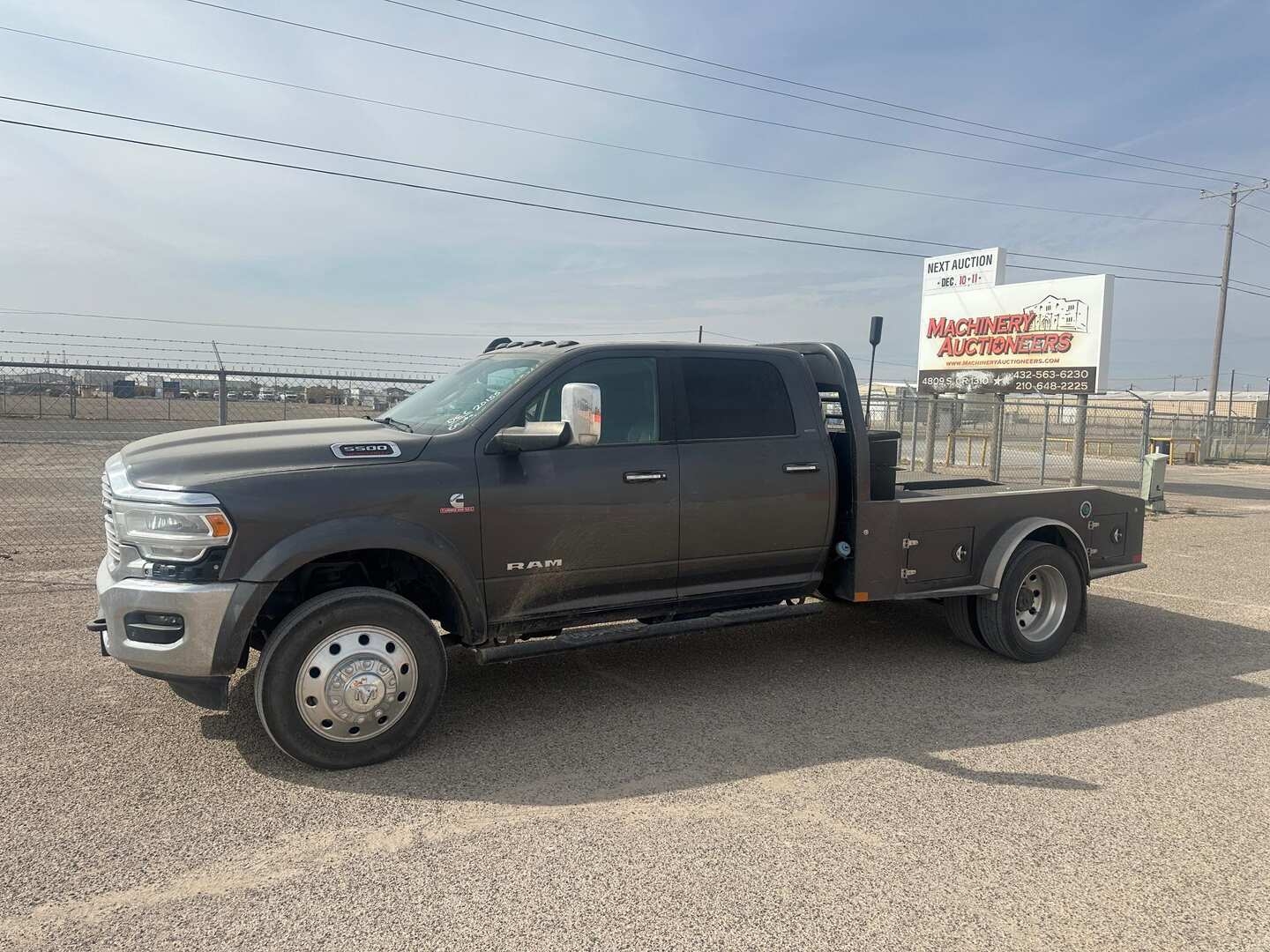 2019 DODGE RAM LARAMIE 5500 FLATBED (A58214)