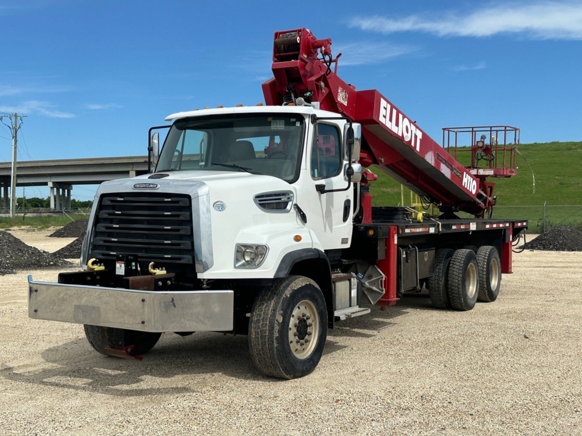 2014 FREIGHTLINER 108SD WITH ELLIOT H110 CRANE/MANLIFT (A52472)