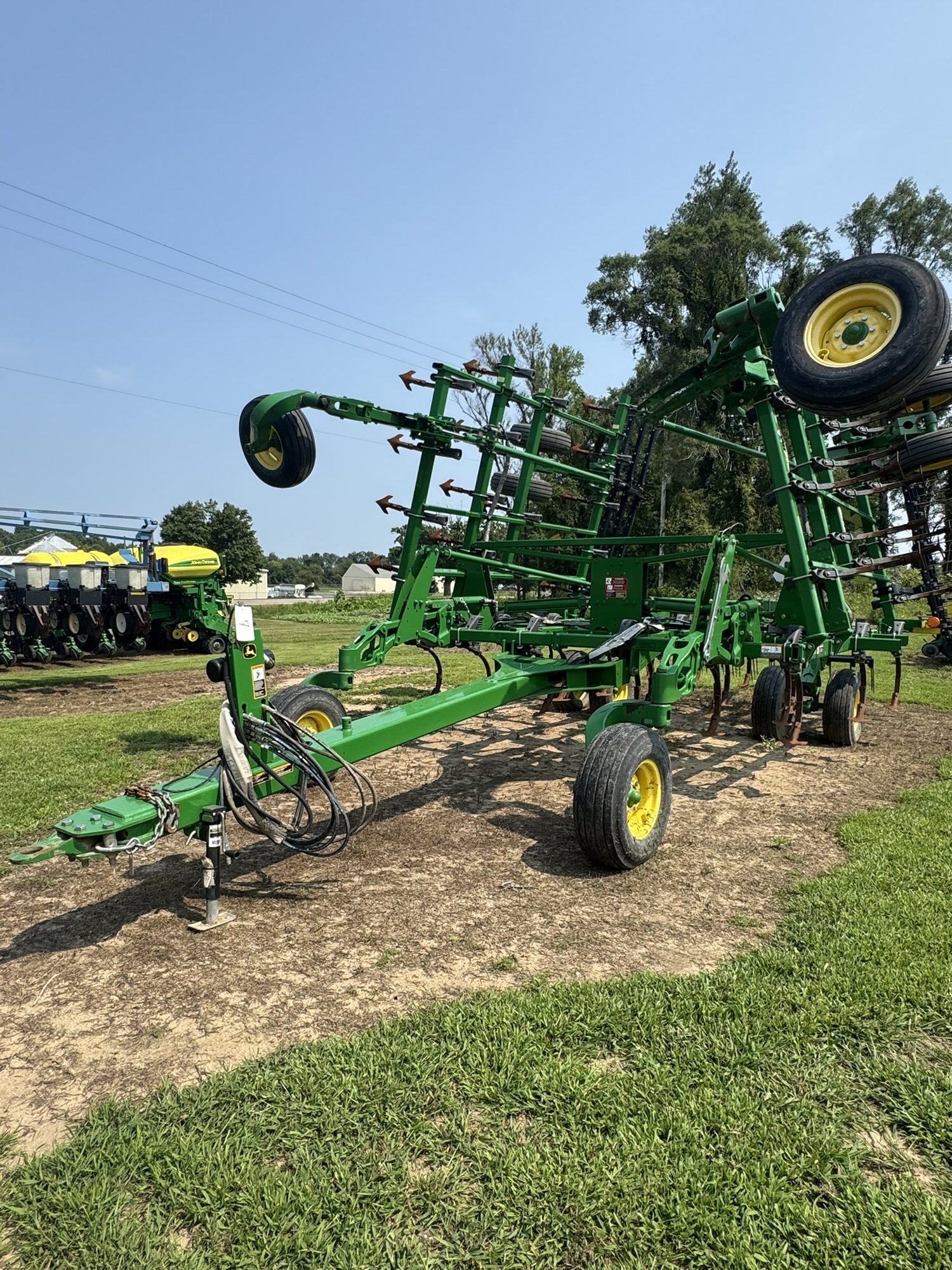 2013 John Deere 2210 Accudepth Field Cultivator (A52349)