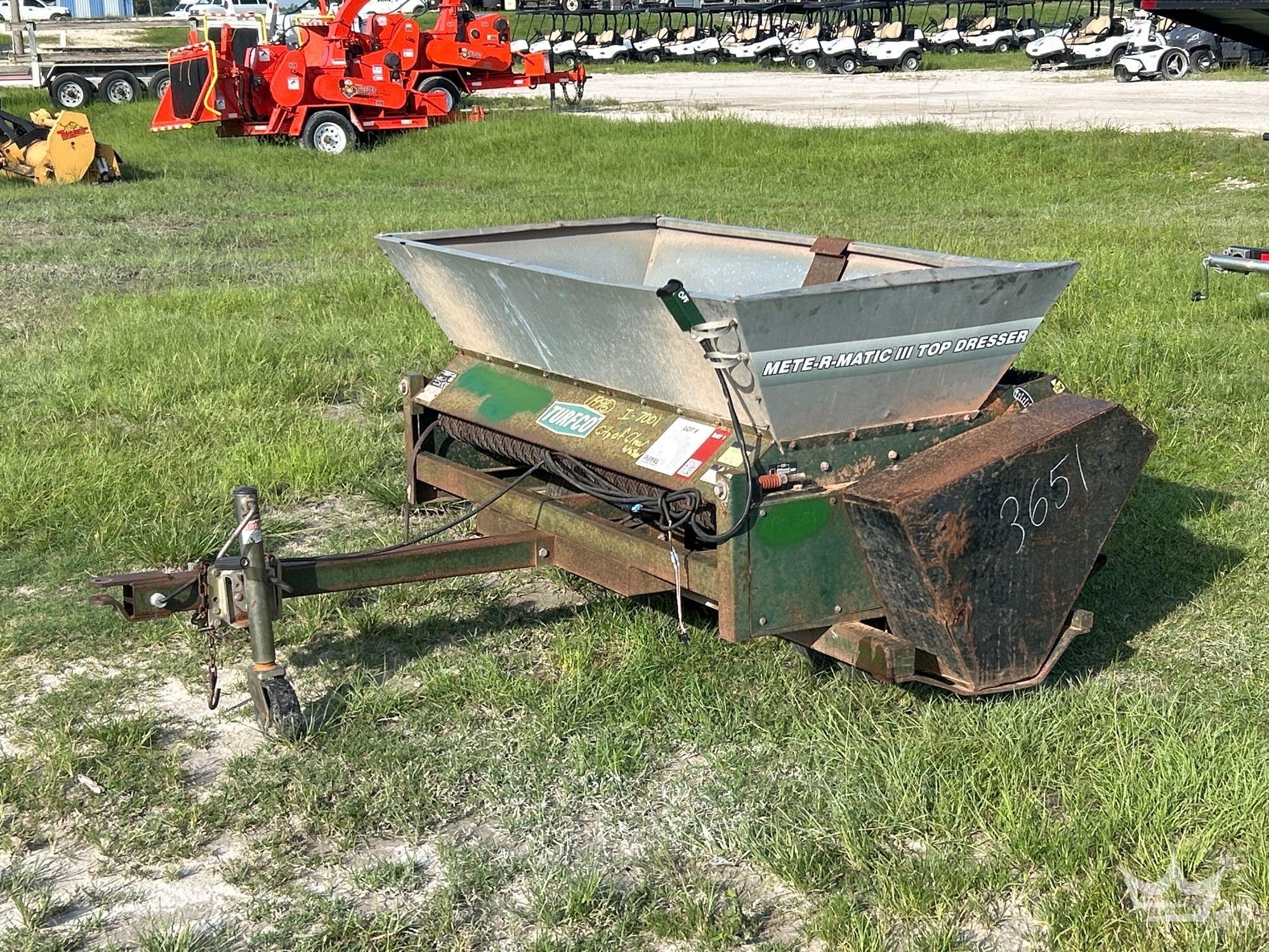 2010 Turfco Mete-R-Matic III Pull-Behind Top Dresser (A59228)
