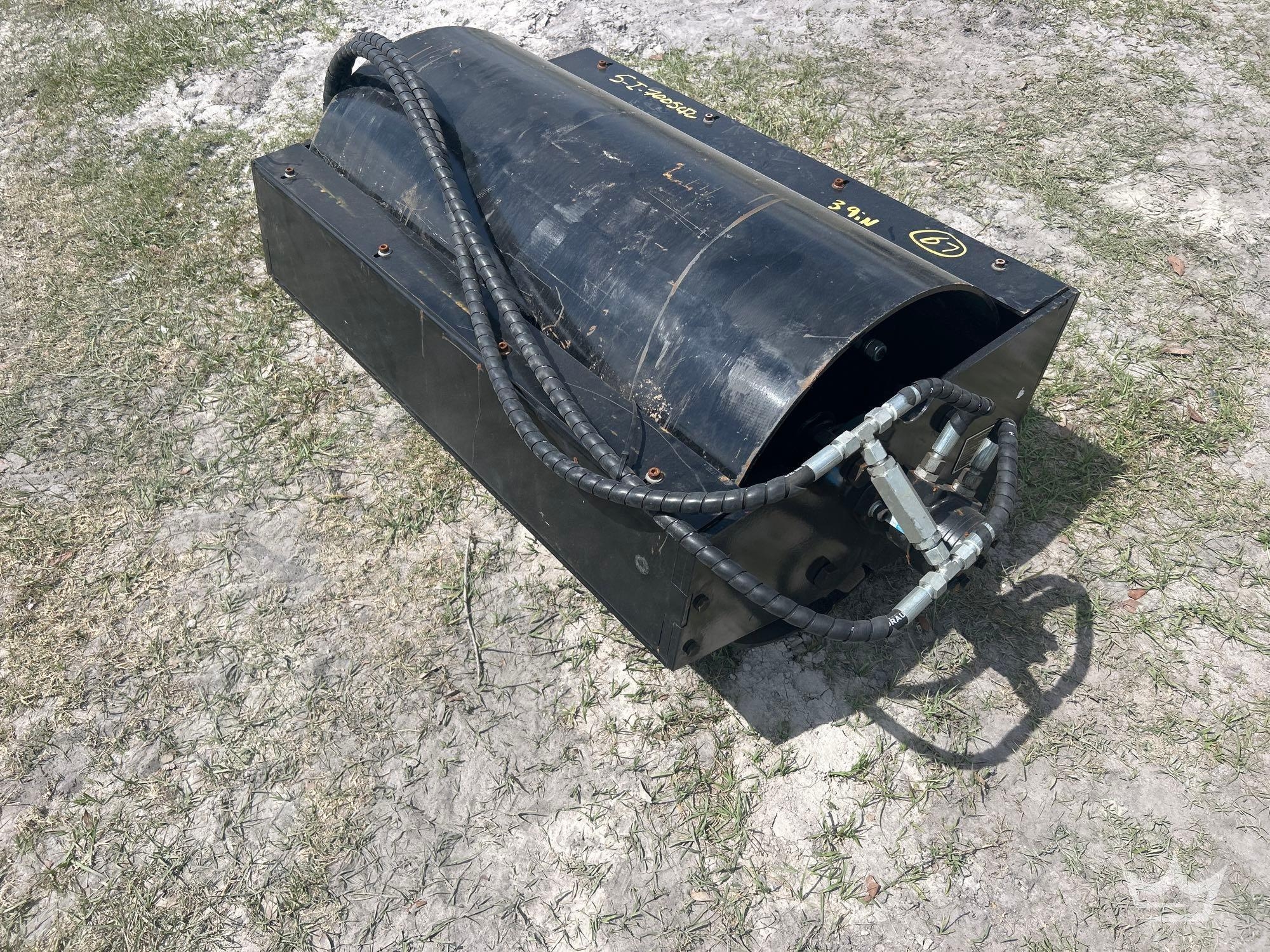 2025 GIYI VR39 39in Vibratory Roller Skid Steer Attachment (A66734)