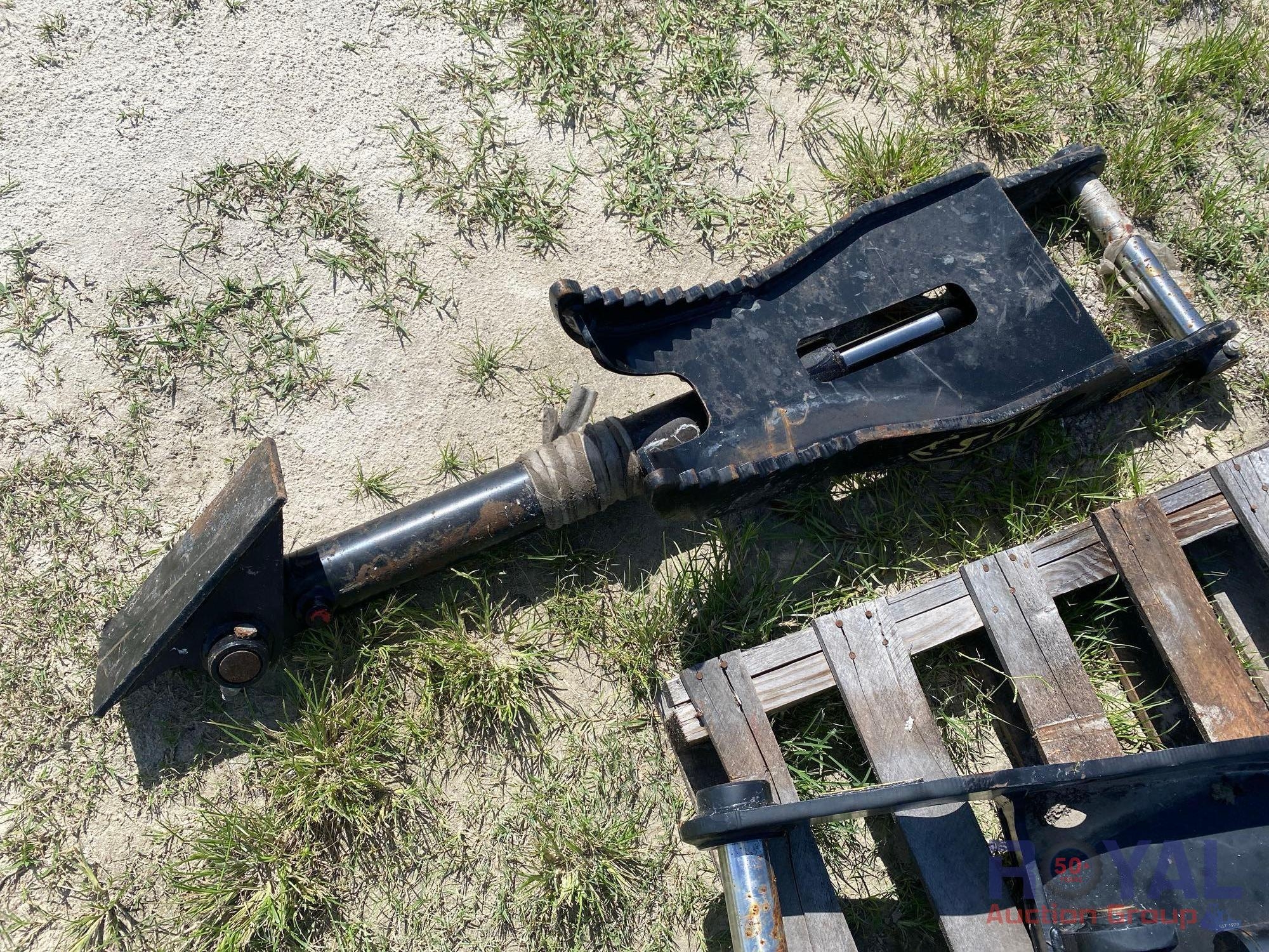 Trojan 5T-45 36in Hydraulic Thumb Excavator Attachment (A51691)