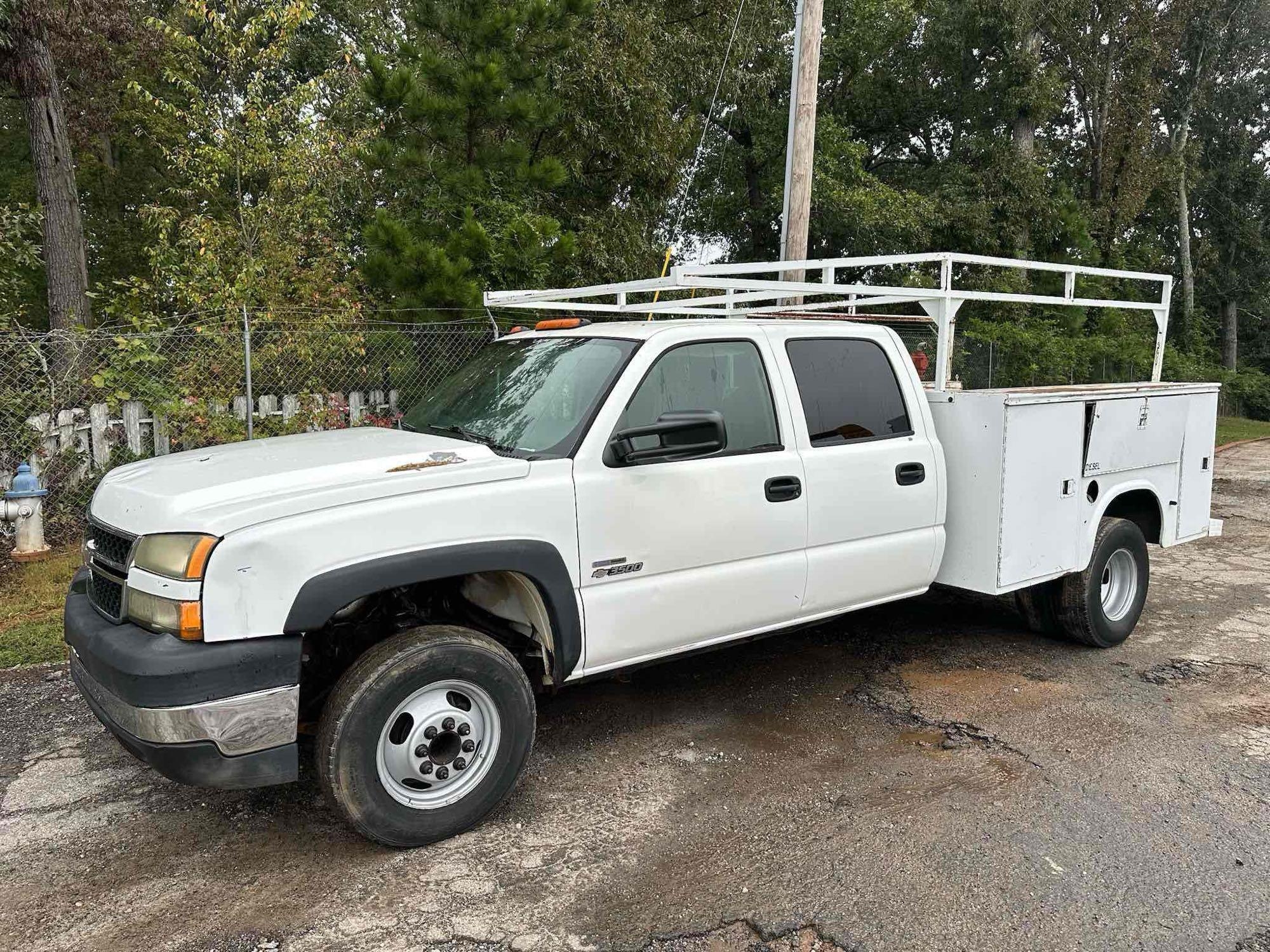INOP/NON-RUNNING 2006 Chevrolet Silverado Utility Truck, VIN # 1GBJC33D96F153126 (A54865)