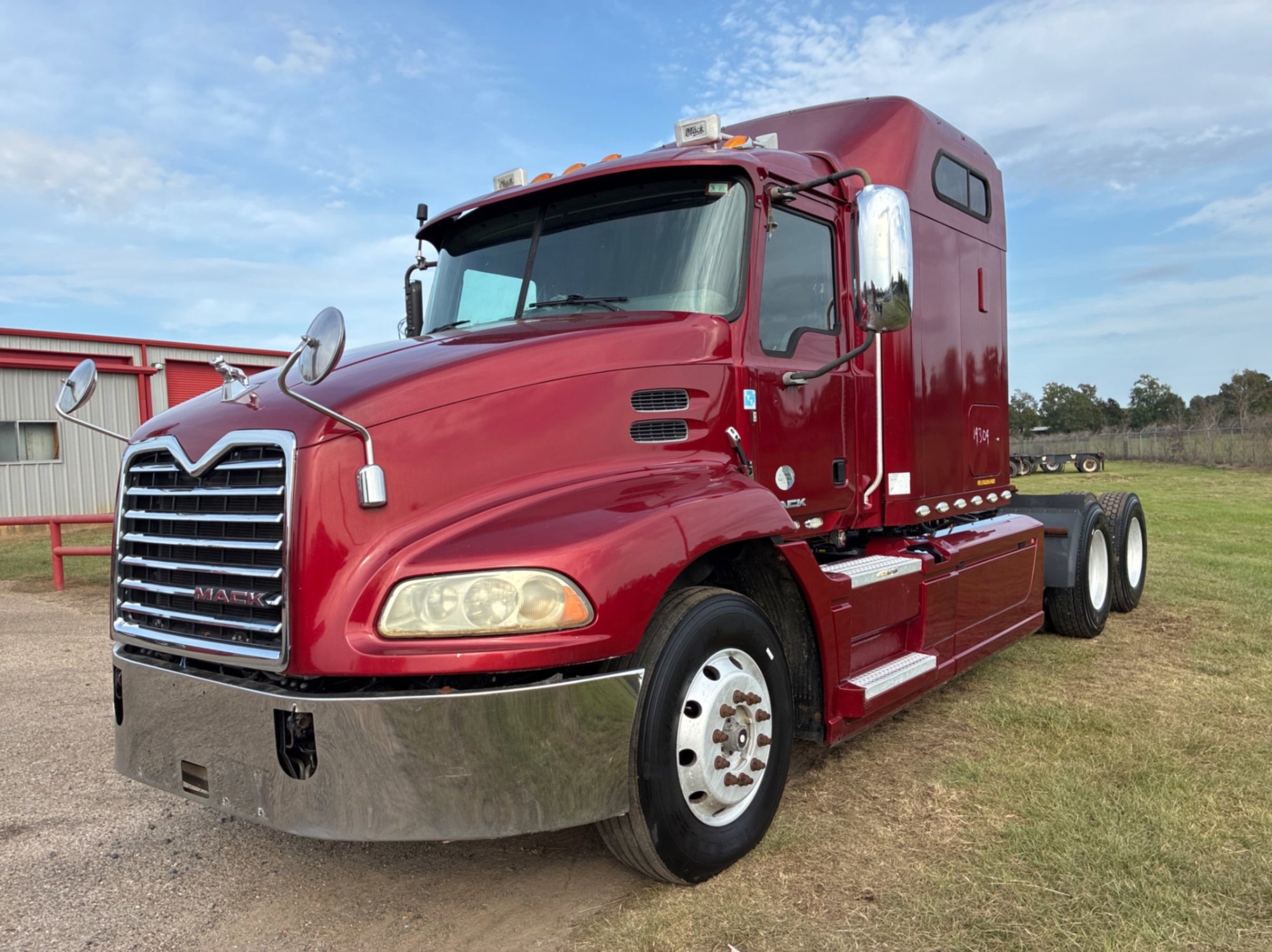 2016 MACK CXU613 MID-ROOF SLEEPER (A55745)