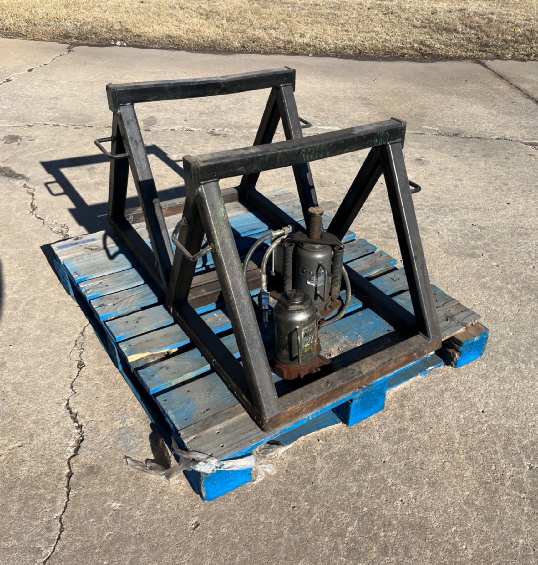PALLET OF JACKS AND JACK STANDS (A58214)