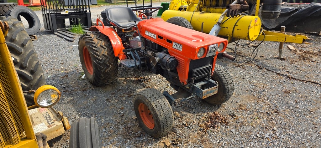 Kubota B7100 Tractor (RUNS) (A50774)